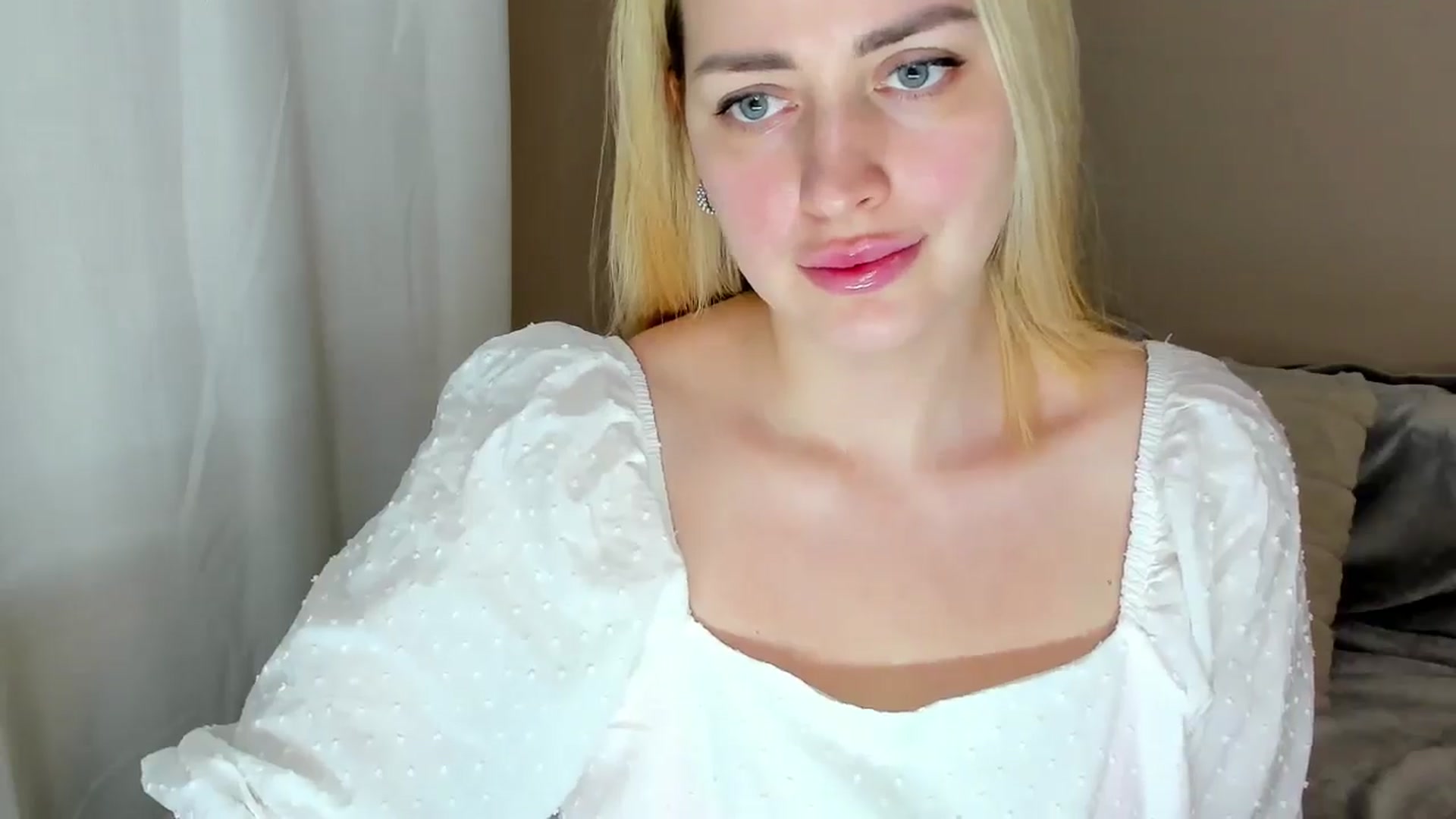 Gallery image thumbnail from Katy__Berry's myfreecams stream on, 03/02/2025, 16:16 image 14 of 20