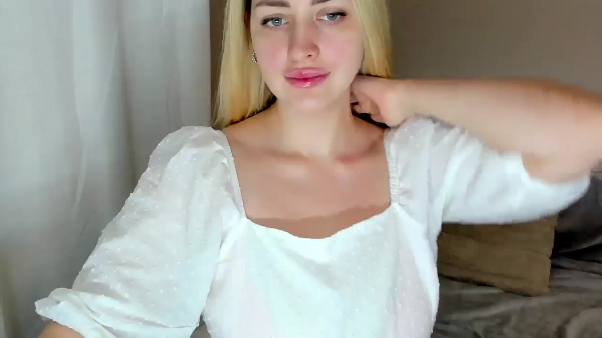 Gallery image thumbnail from Katy__Berry's myfreecams stream on, 03/02/2025, 16:16 image 15 of 20