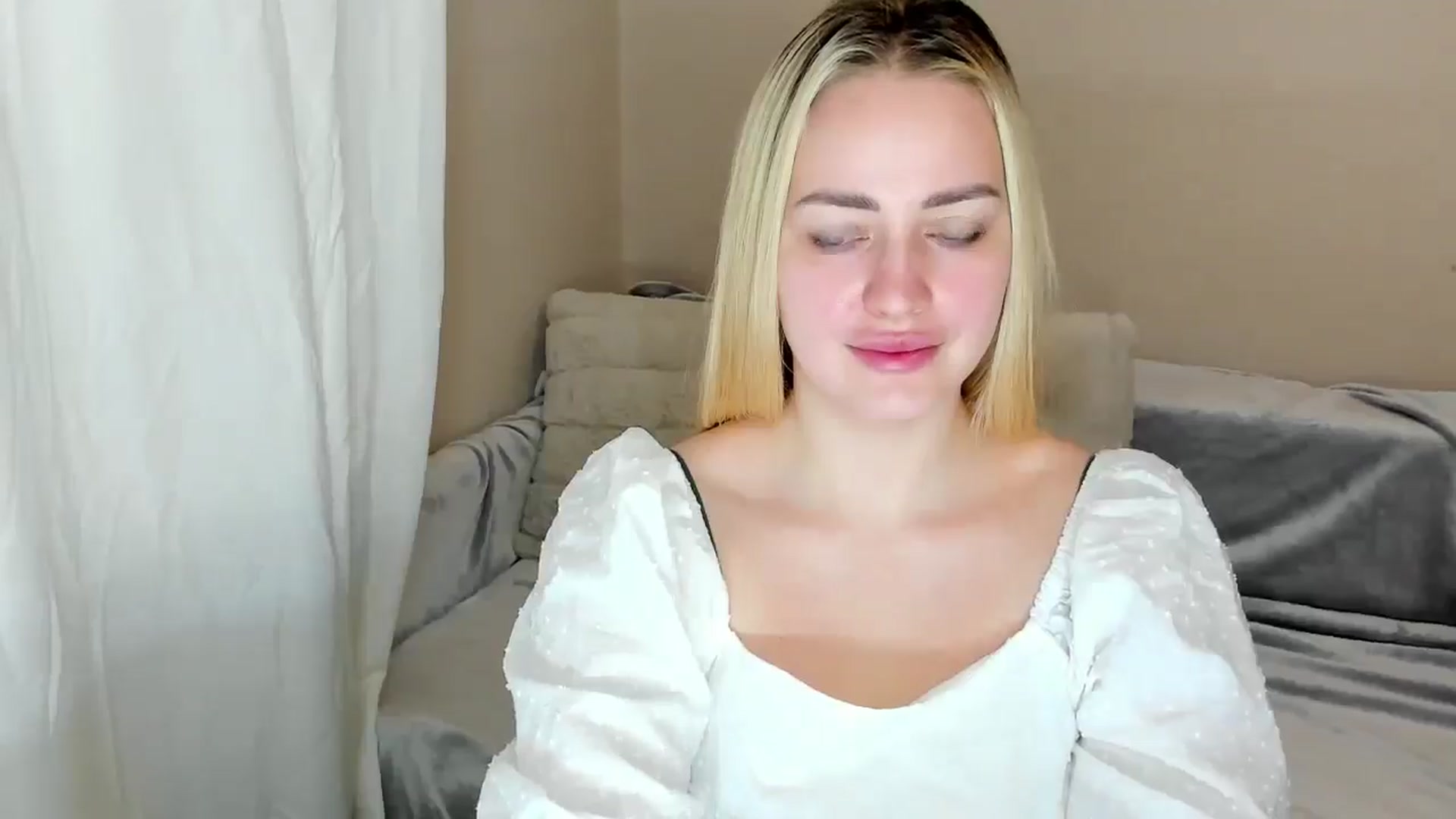 Gallery image thumbnail from Katy__Berry's myfreecams stream on, 03/13/2025, 10:21 image 12 of 20