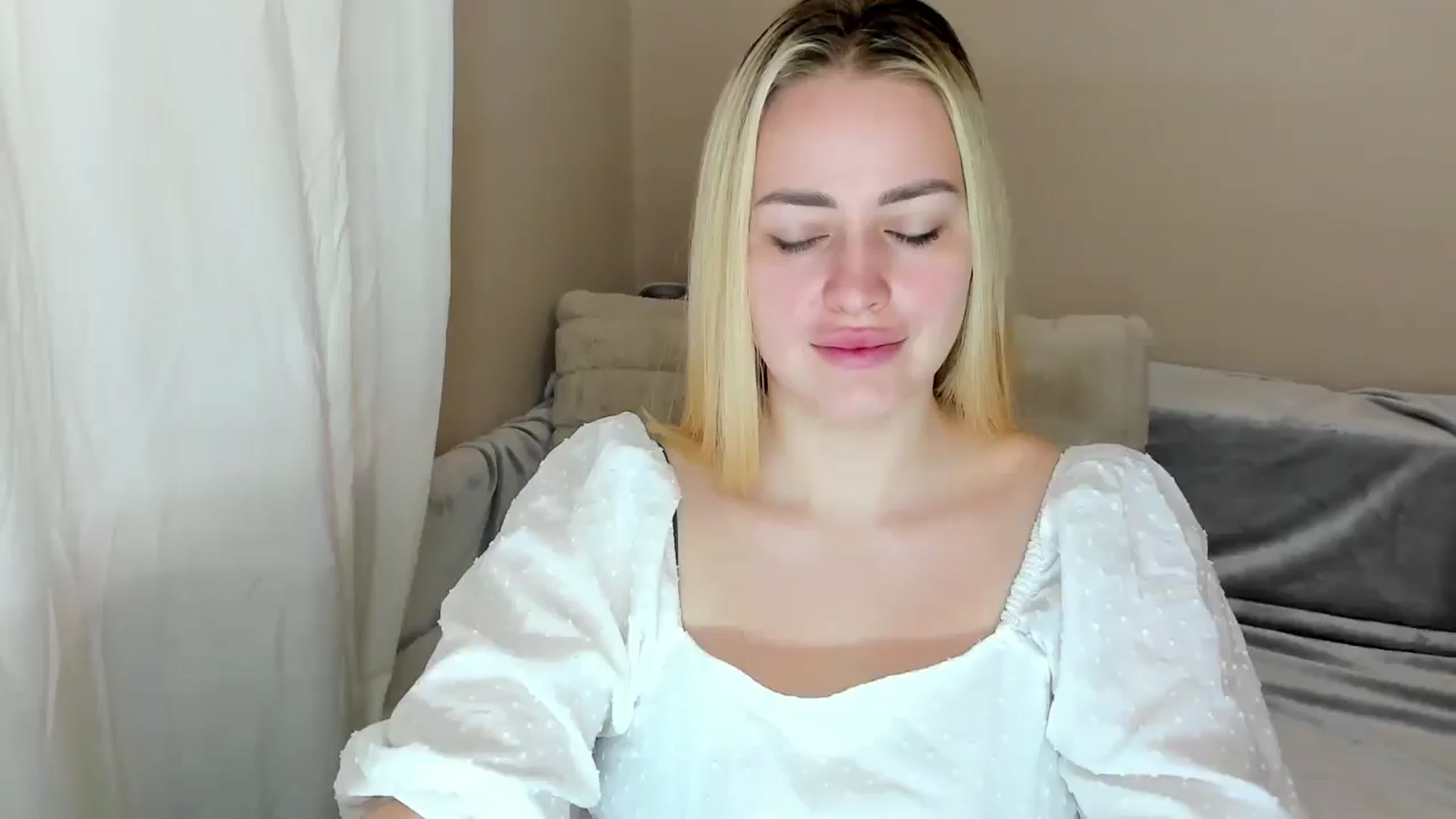 Gallery image thumbnail from Katy__Berry's myfreecams stream on, 03/13/2025, 10:21 image 7 of 20