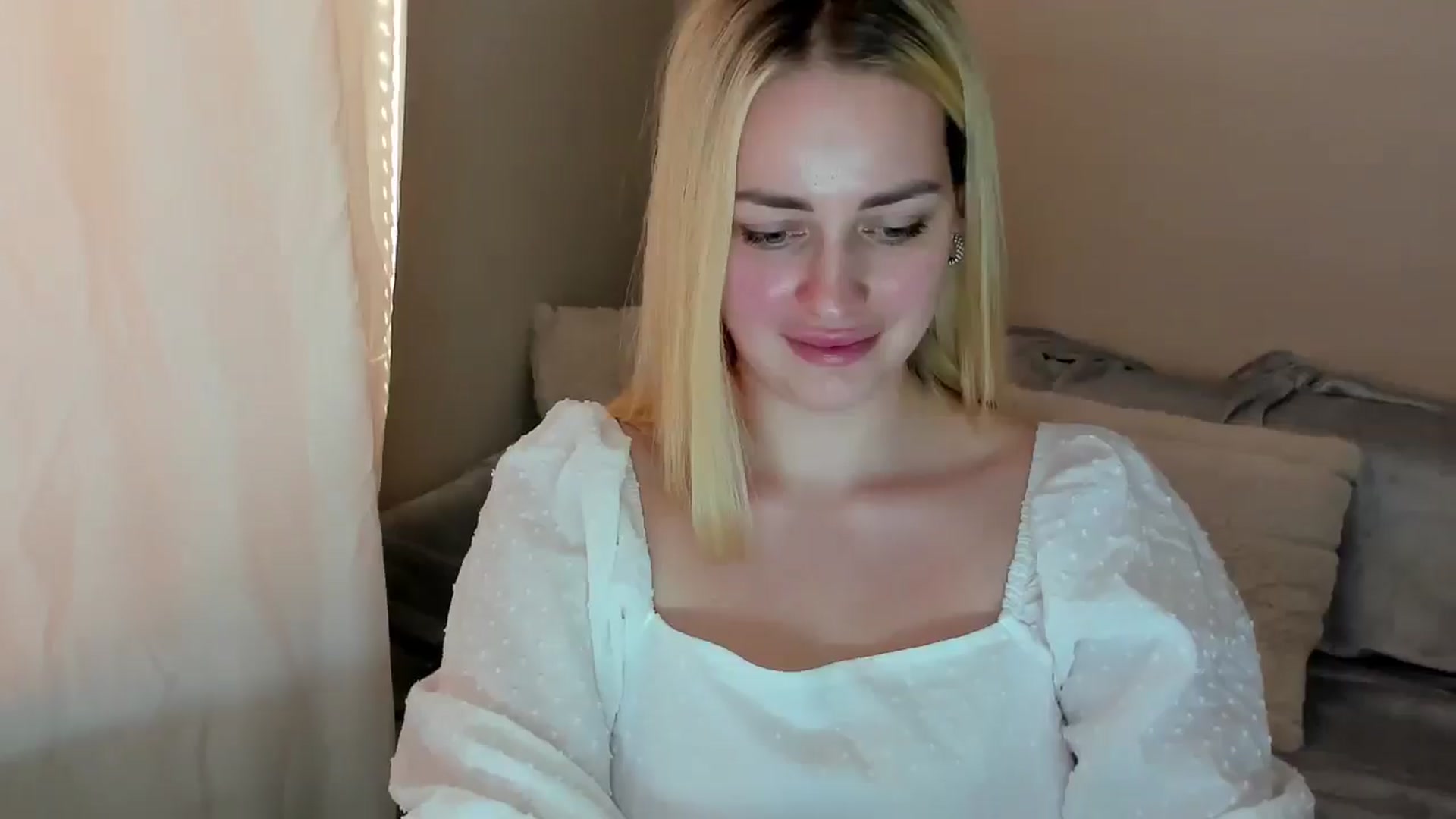 Gallery image thumbnail from Katy__Berry's myfreecams stream on, 03/16/2025, 16:01 image 11 of 20