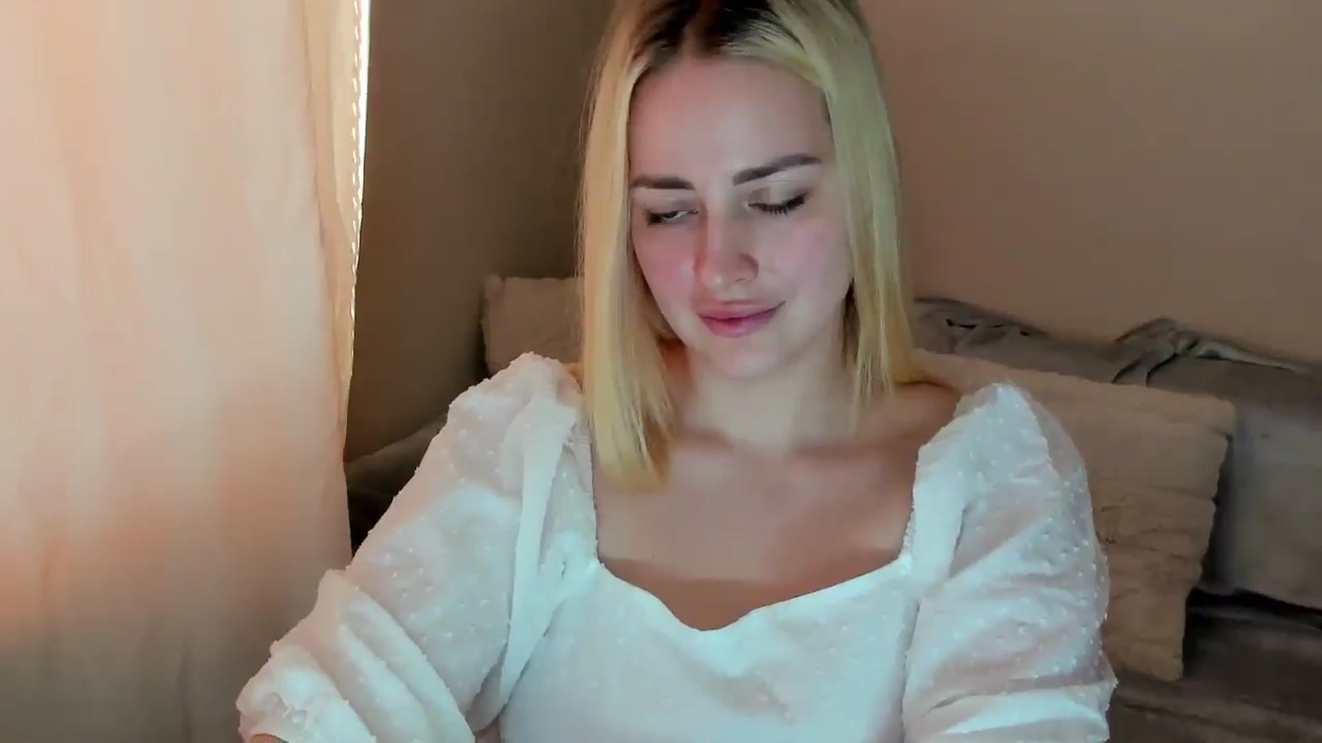 Gallery image thumbnail from Katy__Berry's myfreecams stream on, 03/16/2025, 16:01 image 10 of 20