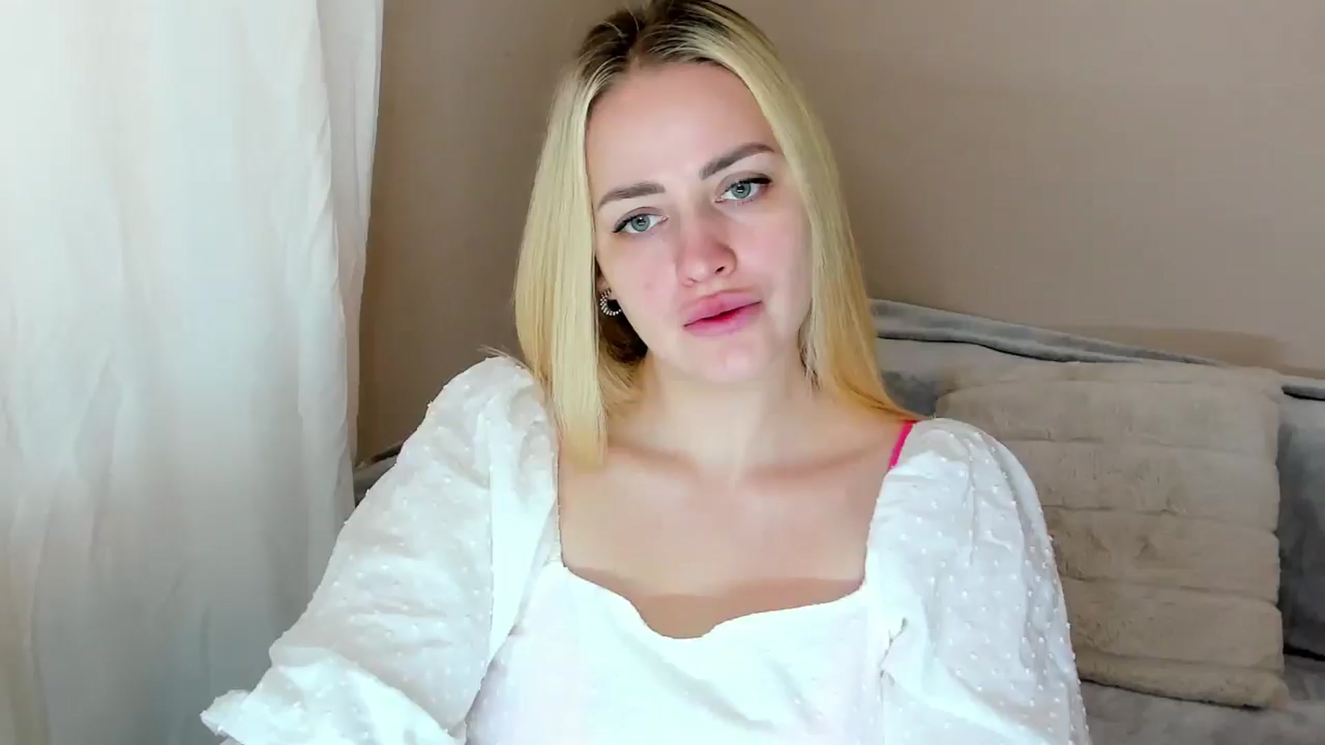 Gallery image thumbnail from Katy__Berry's myfreecams stream on, 03/18/2025, 08:48 image 16 of 20