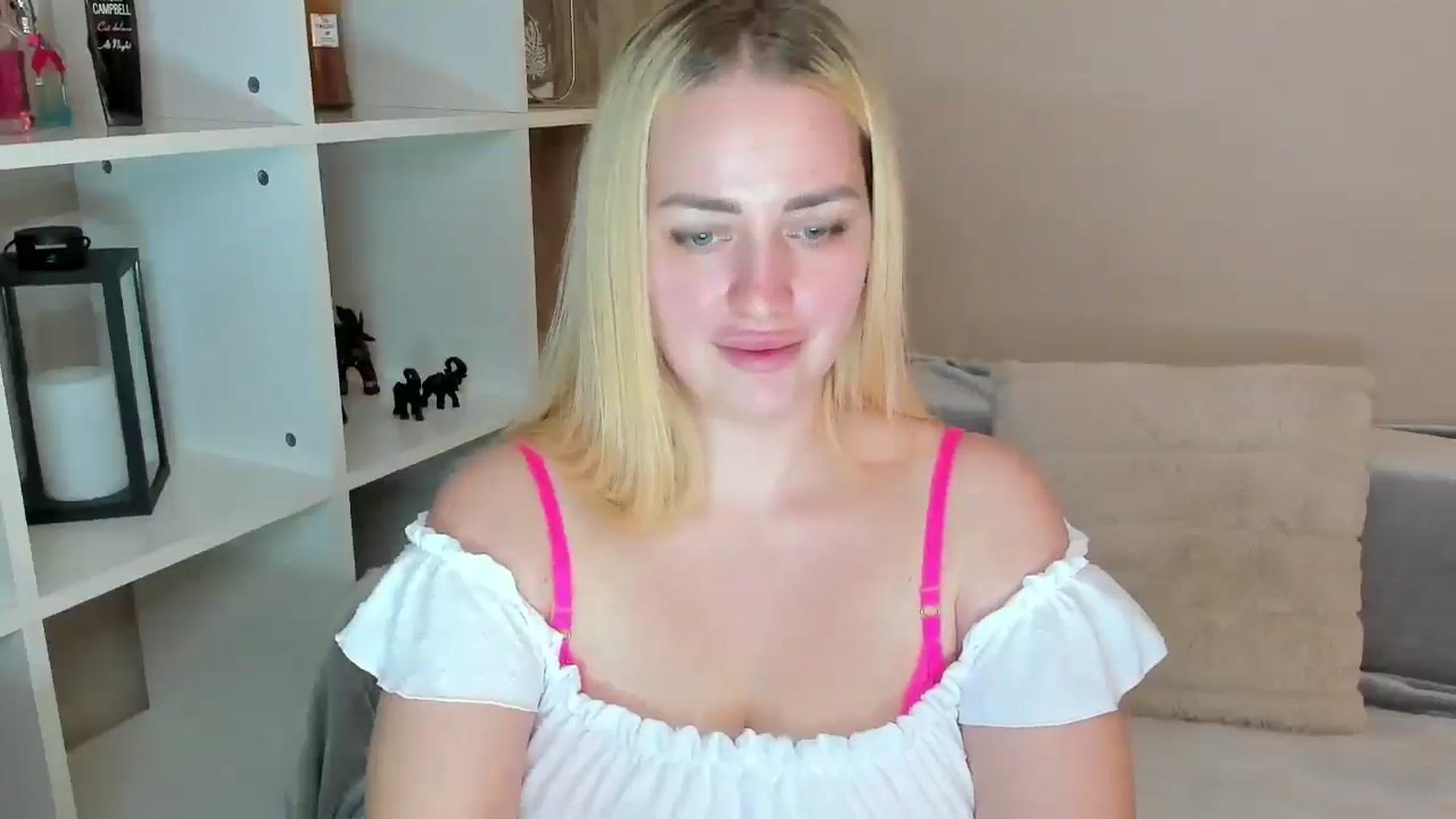 Gallery image thumbnail from Katy__Berry's myfreecams stream on, 03/20/2025, 15:45 image 12 of 20