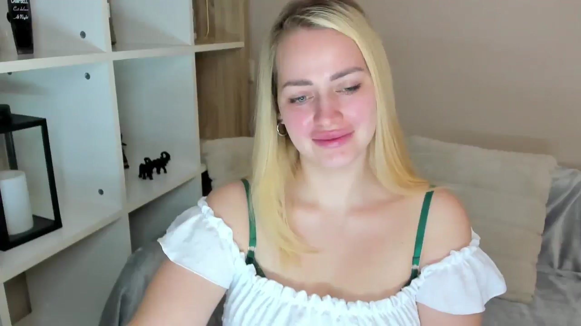 Gallery image thumbnail from Katy__Berry's myfreecams stream on, 03/21/2025, 12:33 image 10 of 20