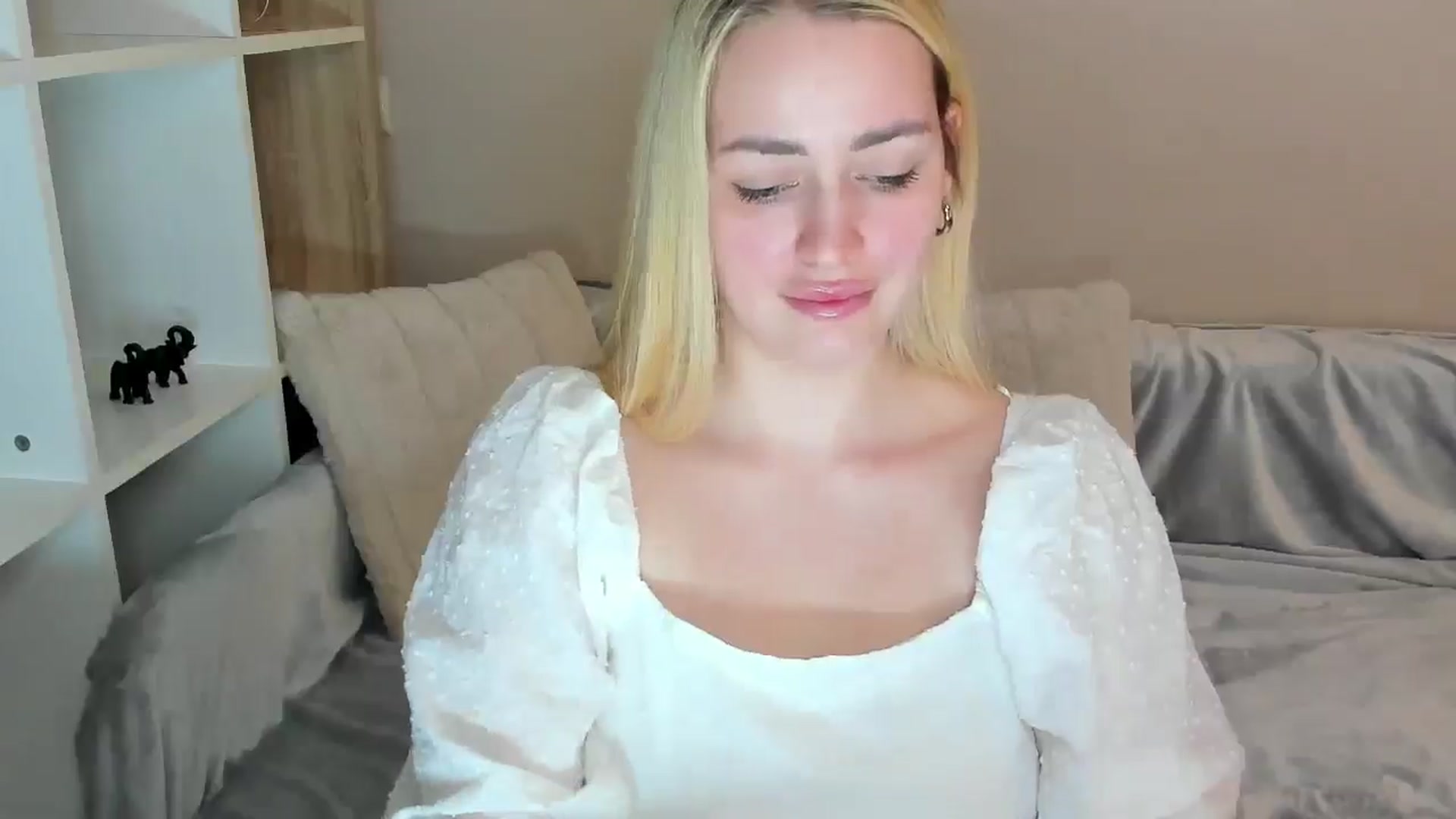 Gallery image thumbnail from Katy__Berry's myfreecams stream on, 03/22/2025, 13:23 image 17 of 20