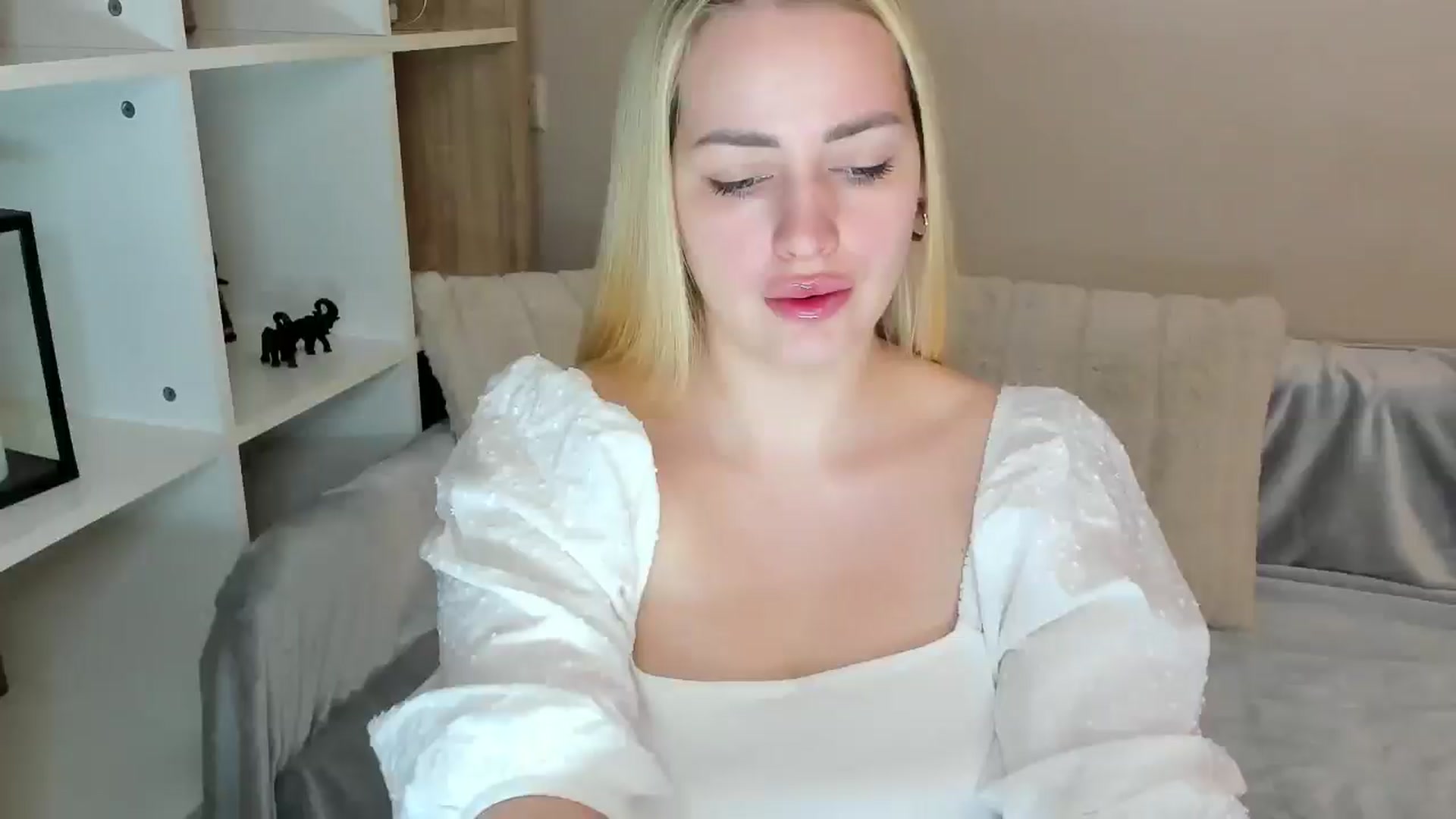 Gallery image thumbnail from Katy__Berry's myfreecams stream on, 03/22/2025, 13:23 image 1 of 20