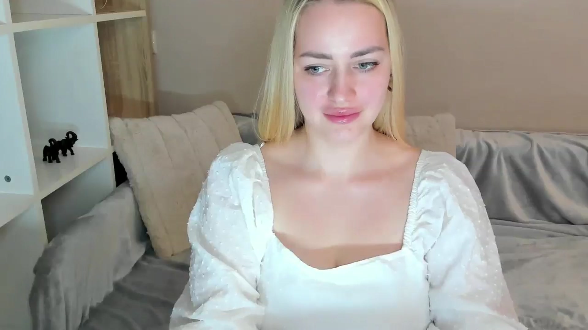 Gallery image thumbnail from Katy__Berry's myfreecams stream on, 03/22/2025, 13:23 image 9 of 20