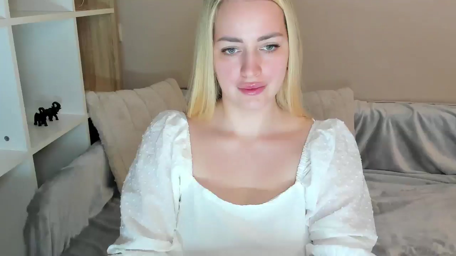 Gallery image thumbnail from Katy__Berry's myfreecams stream on, 03/22/2025, 13:23 image 15 of 20