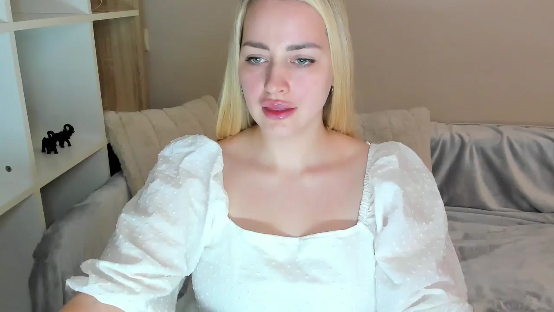 Gallery image thumbnail from Katy__Berry's myfreecams stream on, 03/22/2025, 13:23 image 14 of 20