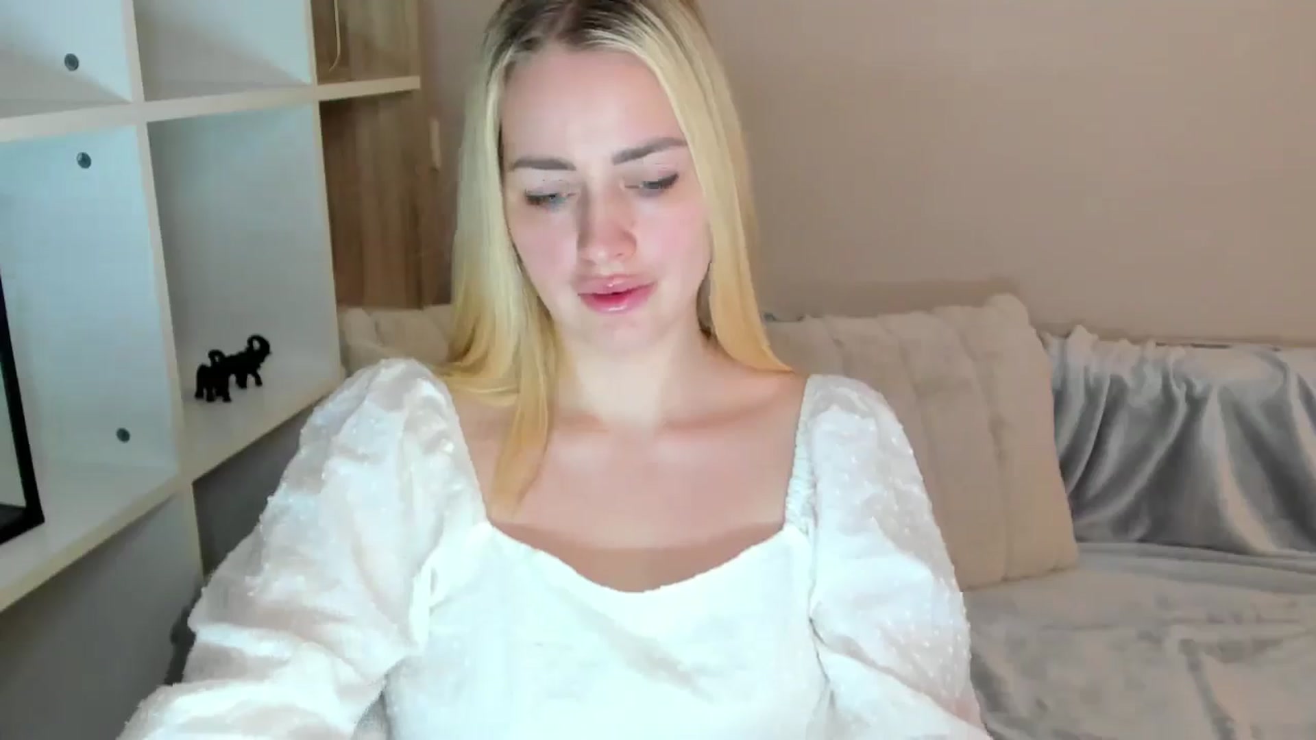 Gallery image thumbnail from Katy__Berry's myfreecams stream on, 03/22/2025, 14:38 image 8 of 20