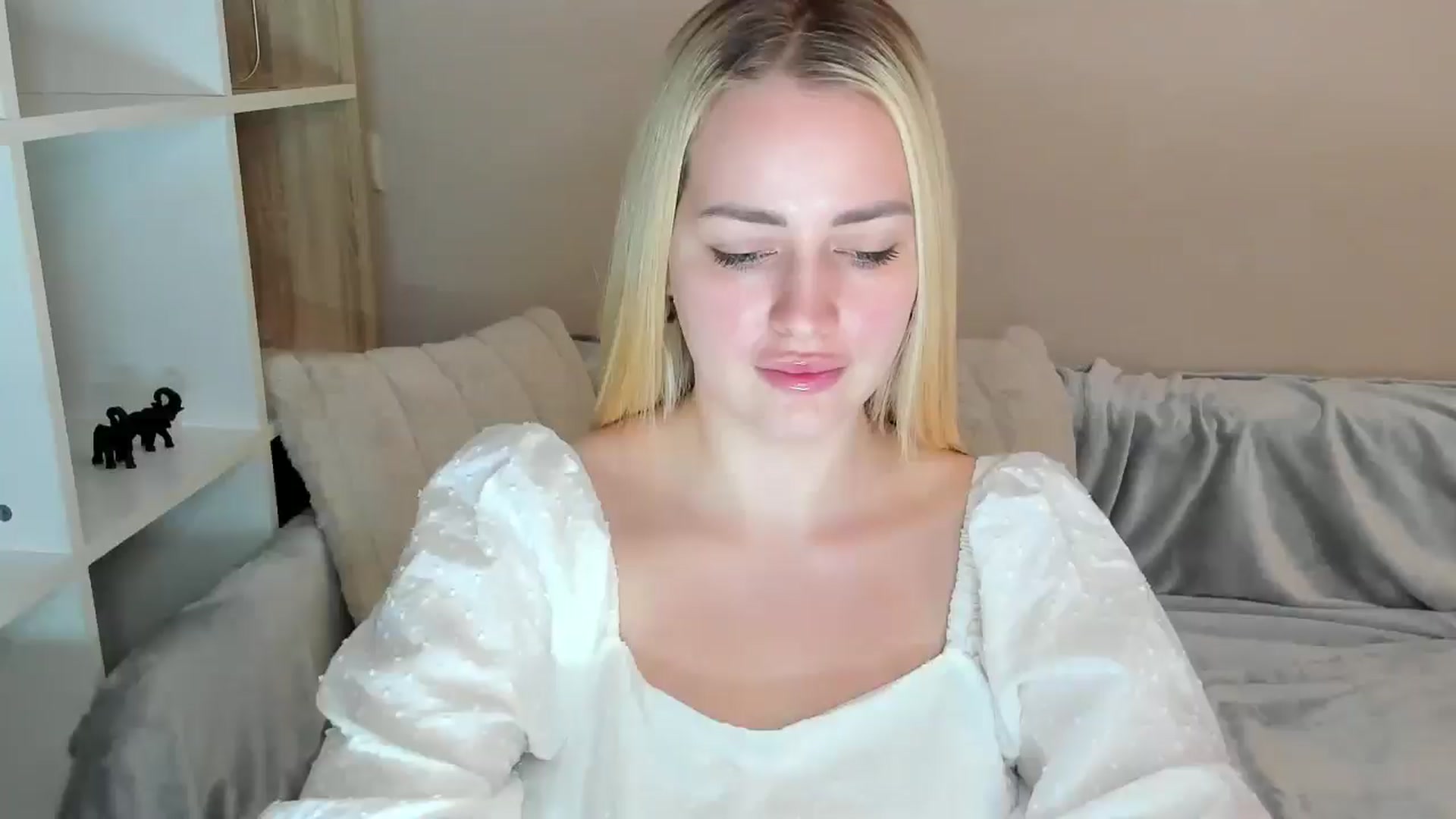 Gallery image thumbnail from Katy__Berry's myfreecams stream on, 03/22/2025, 14:38 image 3 of 20