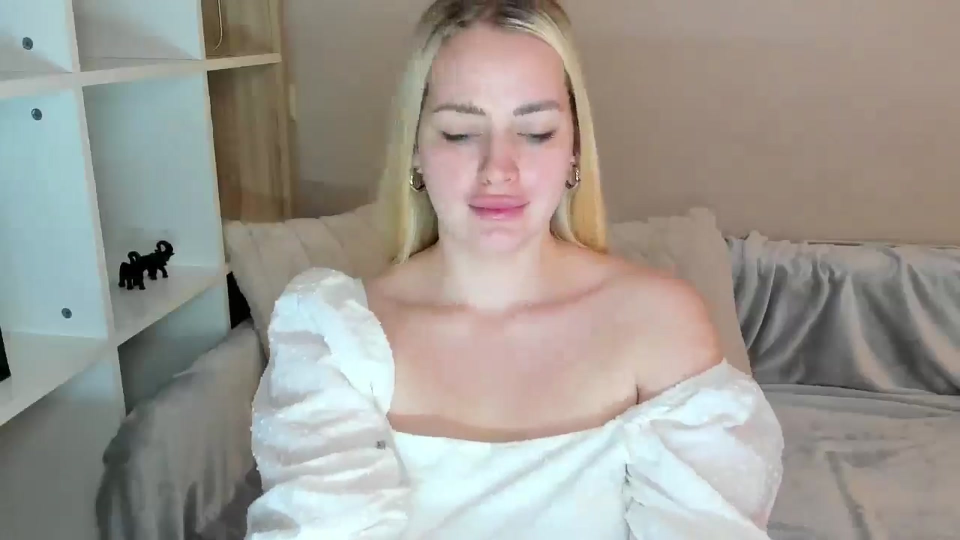Gallery image thumbnail from Katy__Berry's myfreecams stream on, 03/22/2025, 14:38 image 18 of 20