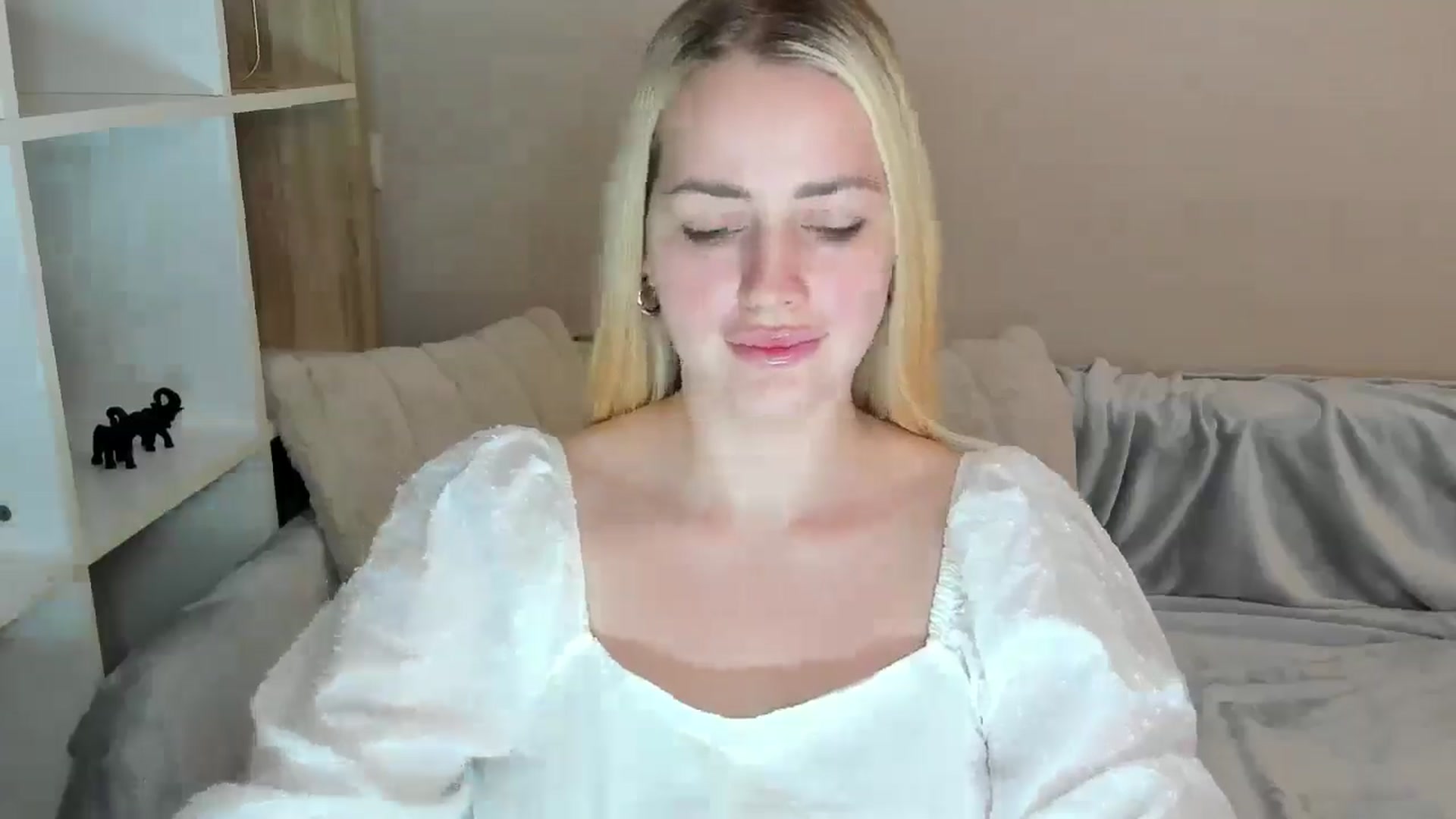 Gallery image thumbnail from Katy__Berry's myfreecams stream on, 03/22/2025, 14:38 image 2 of 20