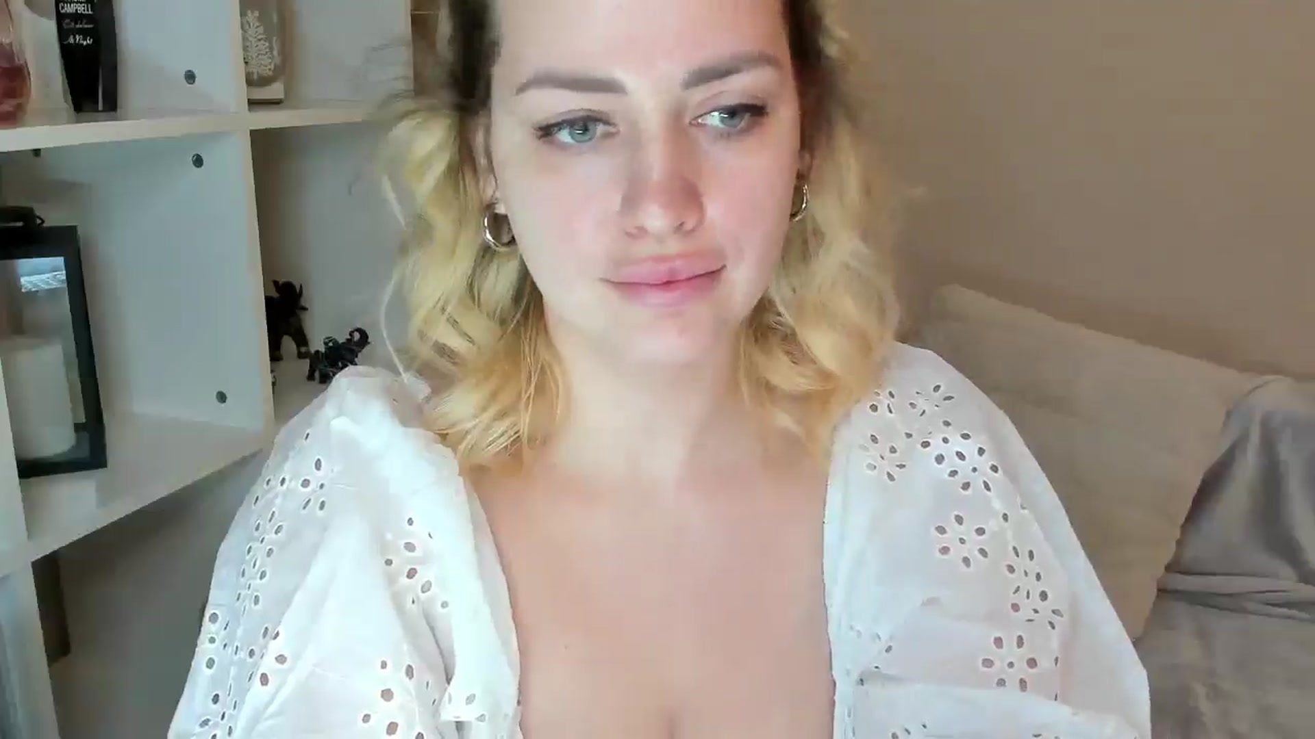 Gallery image thumbnail from Katy__Berry's myfreecams stream on, 04/17/2025, 13:01 image 18 of 20