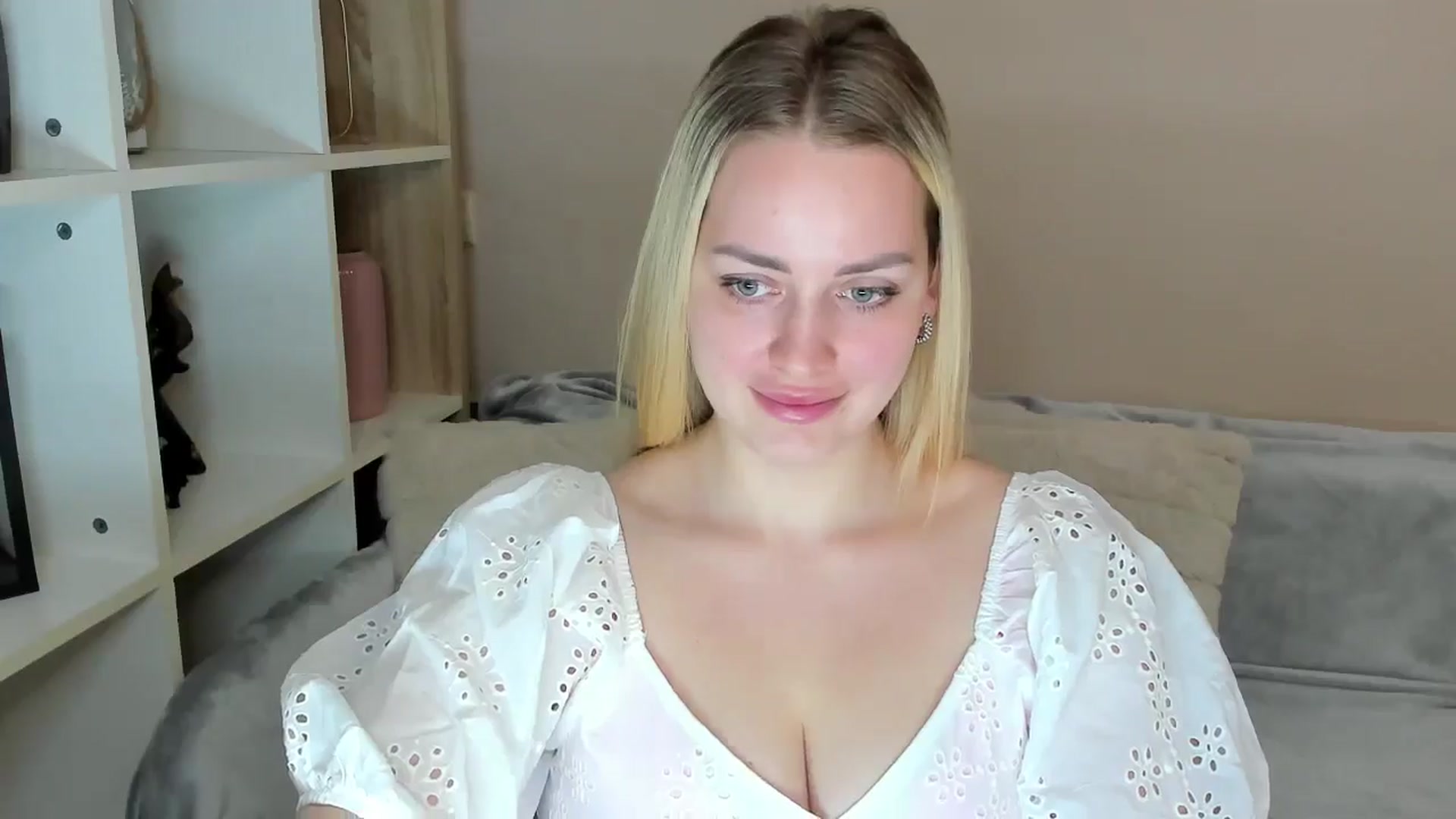 Gallery image thumbnail from Katy__Berry's myfreecams stream on, 05/13/2025, 14:07 image 10 of 20