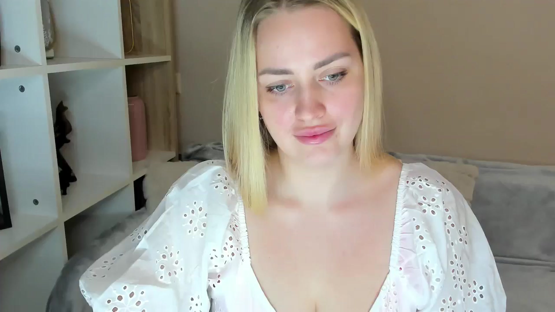 Gallery image thumbnail from Katy__Berry's myfreecams stream on, 05/13/2025, 14:07 image 12 of 20