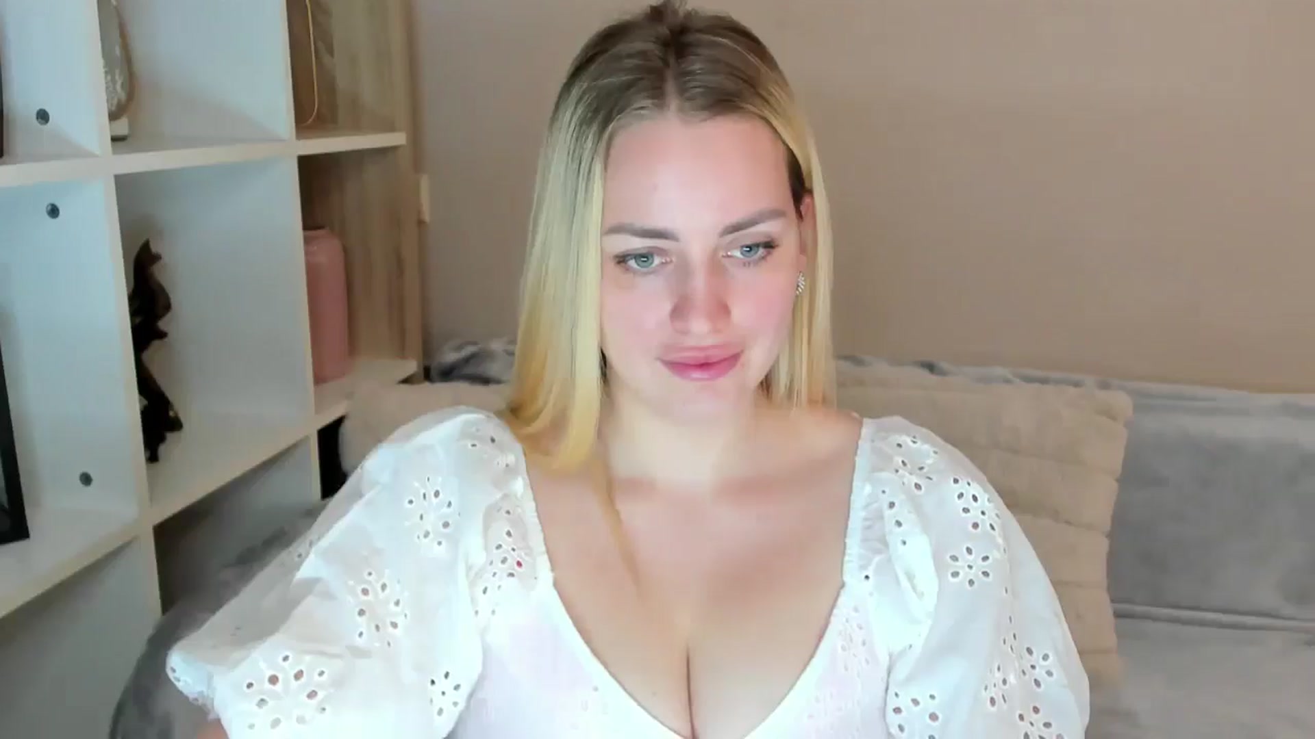 Gallery image thumbnail from Katy__Berry's myfreecams stream on, 05/13/2025, 14:07 image 15 of 20