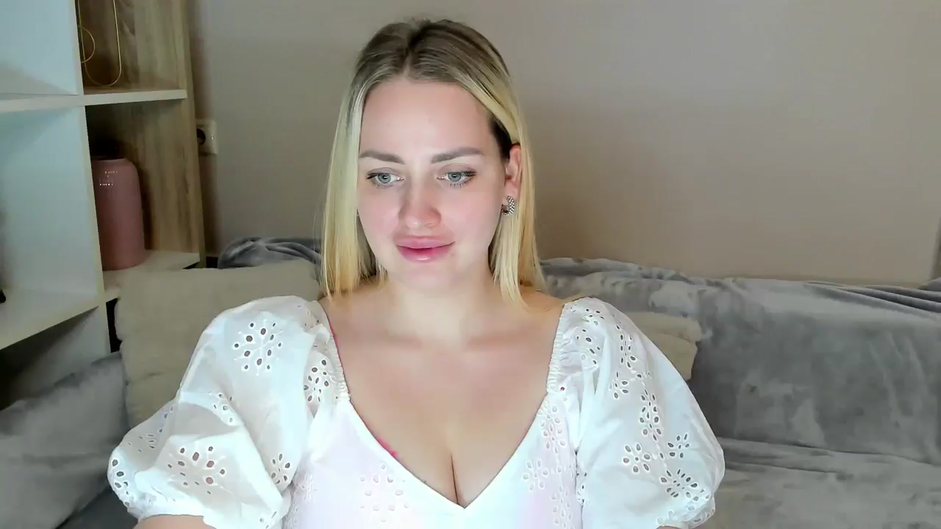 Gallery image thumbnail from Katy__Berry's myfreecams stream on, 05/13/2025, 16:14 image 14 of 20