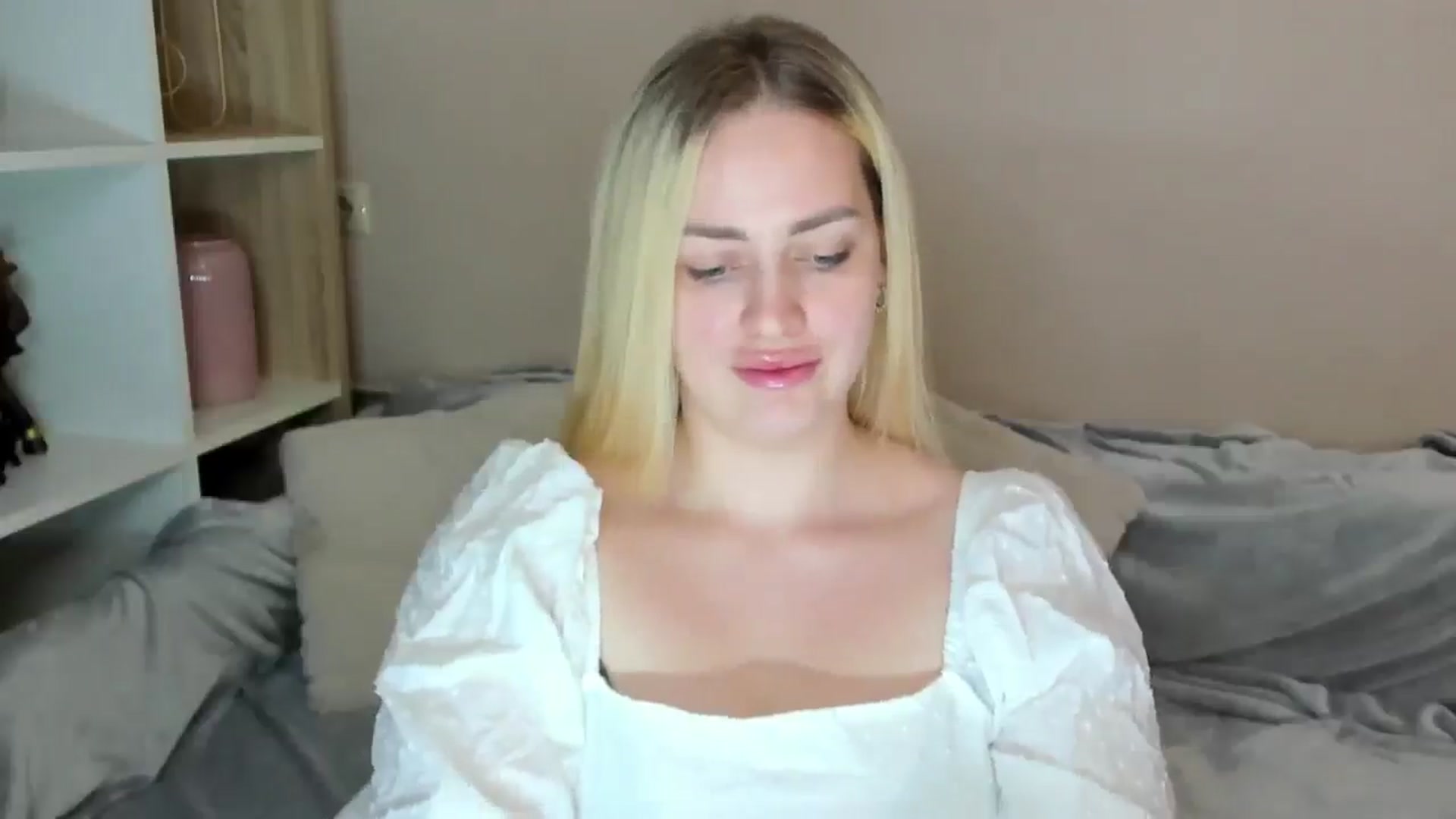 Gallery image thumbnail from Katy__Berry's myfreecams stream on, 05/14/2025, 13:45 image 2 of 20