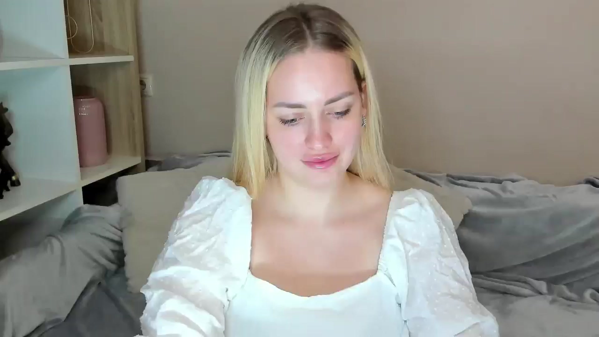 Gallery image thumbnail from Katy__Berry's myfreecams stream on, 05/14/2025, 13:45 image 18 of 20
