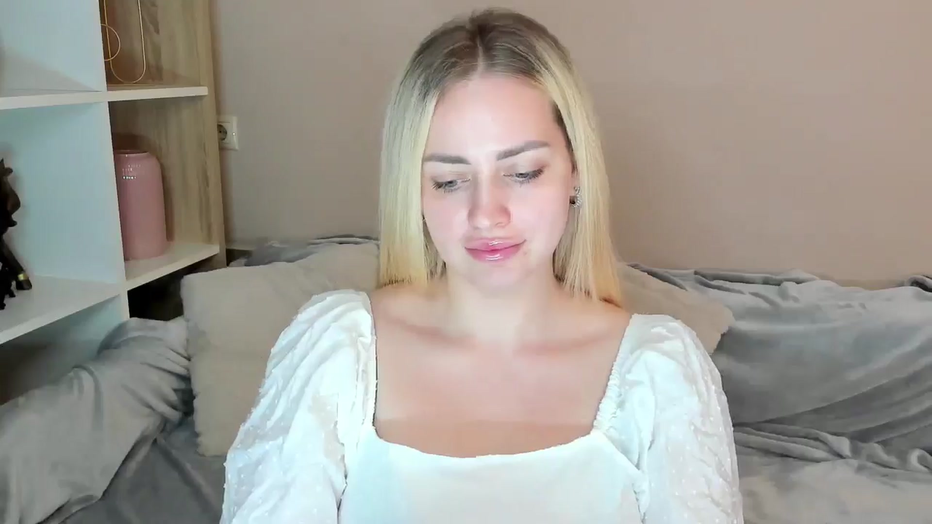 Gallery image thumbnail from Katy__Berry's myfreecams stream on, 05/14/2025, 13:45 image 8 of 20