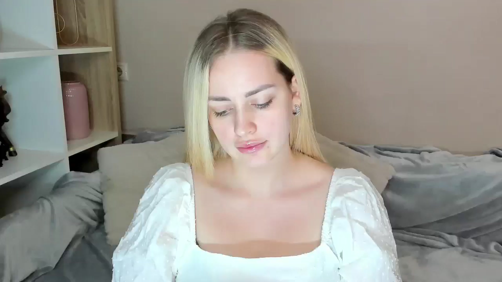 Gallery image thumbnail from Katy__Berry's myfreecams stream on, 05/14/2025, 13:45 image 1 of 20