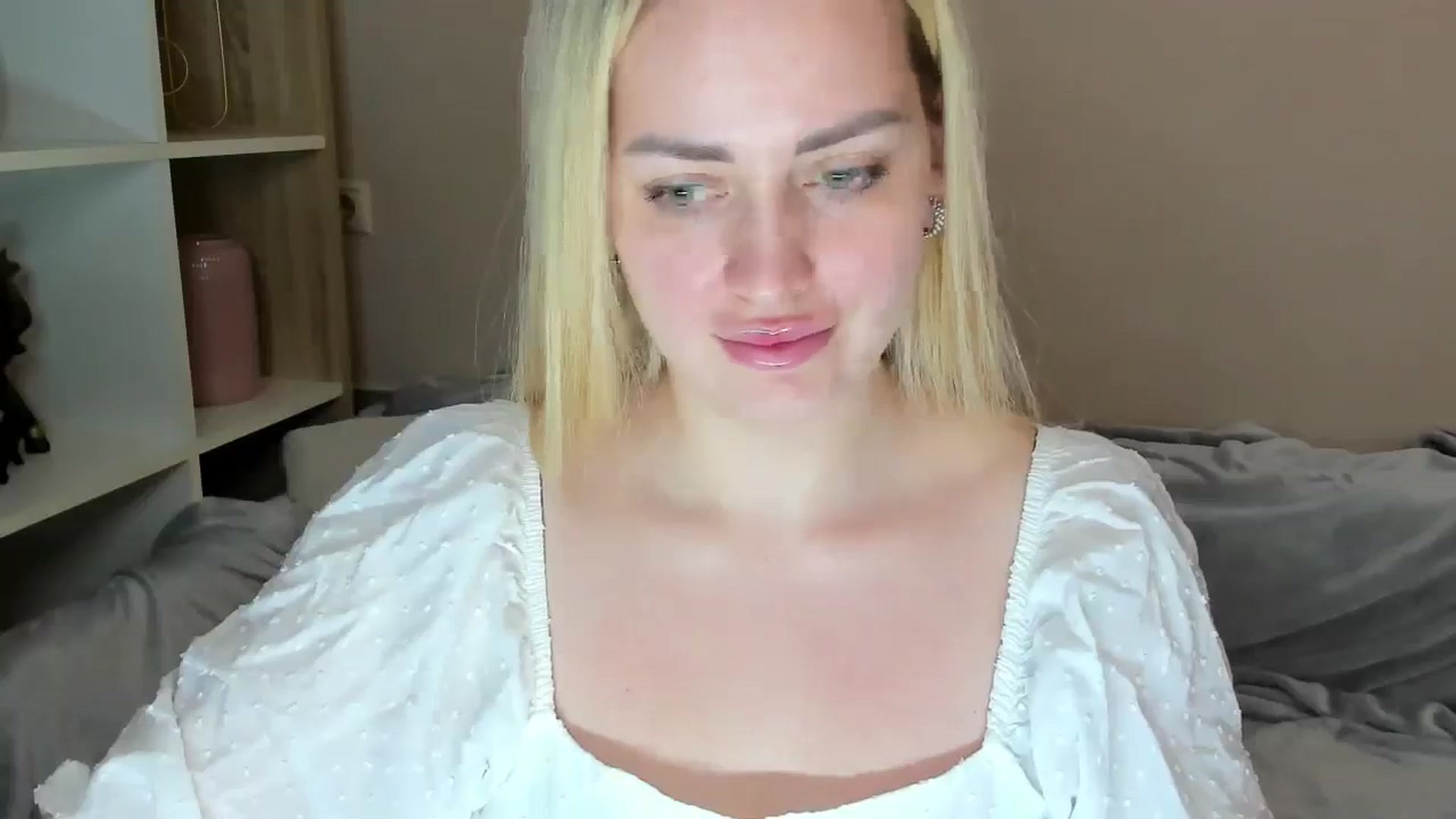 Gallery image thumbnail from Katy__Berry's myfreecams stream on, 05/14/2025, 13:45 image 19 of 20