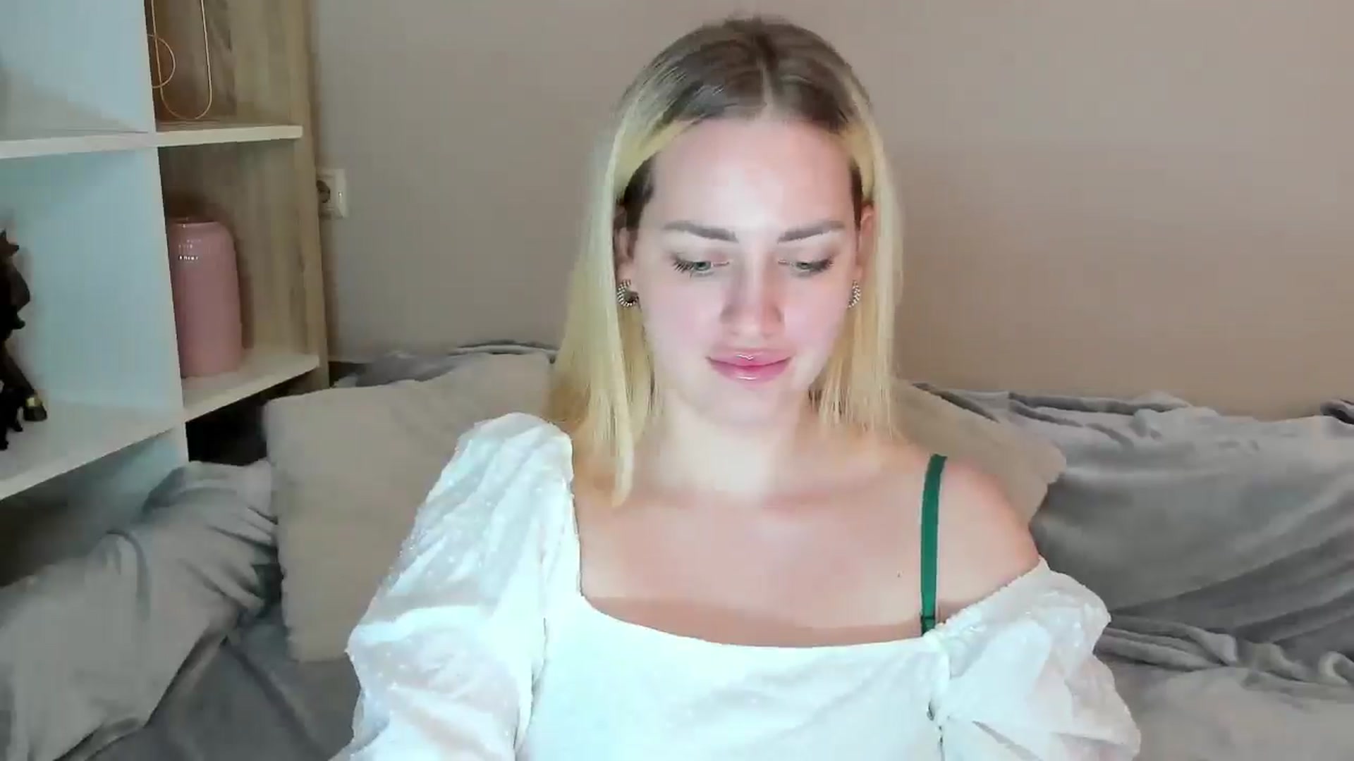 Gallery image thumbnail from Katy__Berry's myfreecams stream on, 05/14/2025, 13:45 image 13 of 20