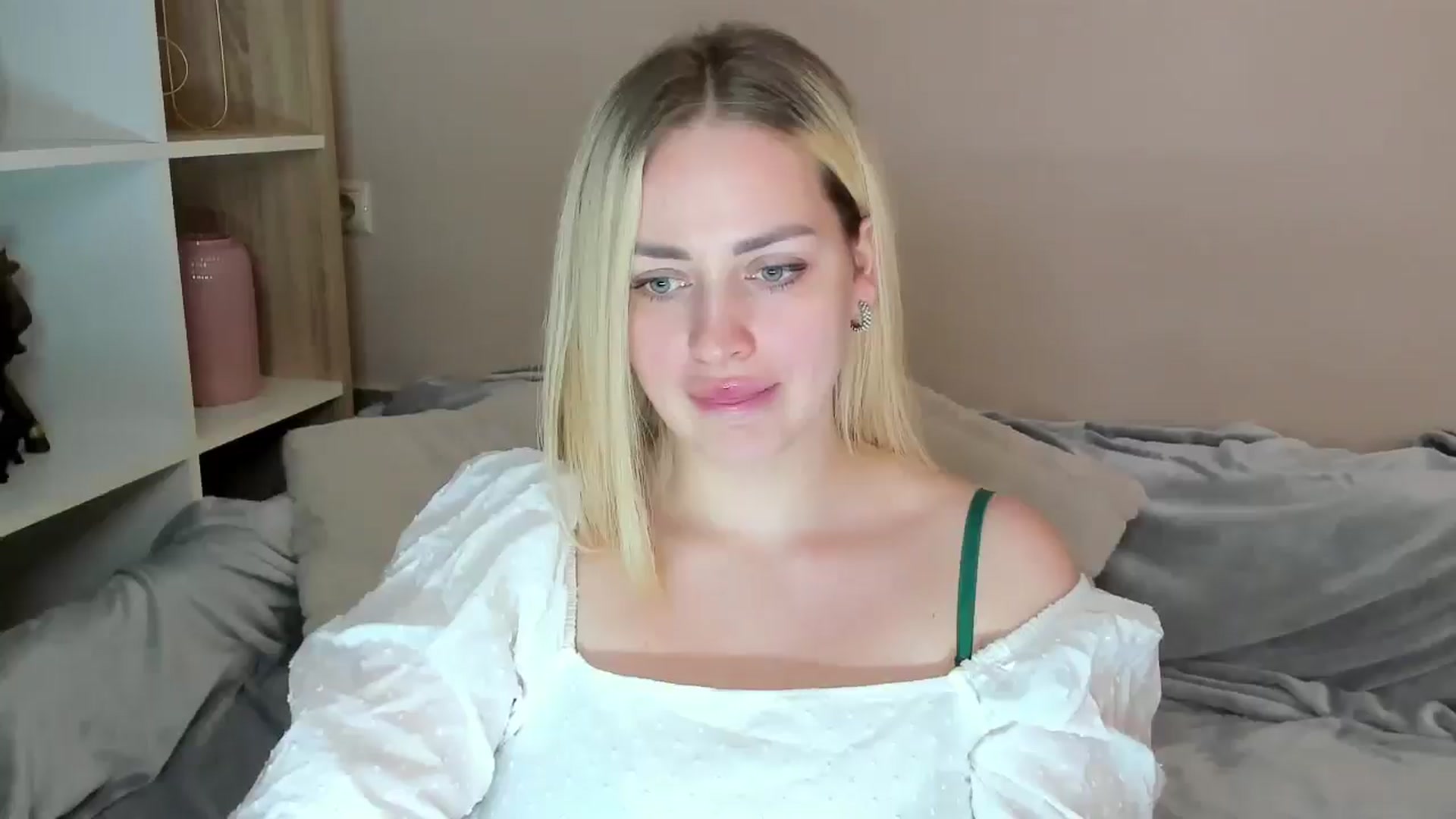 Gallery image thumbnail from Katy__Berry's myfreecams stream on, 05/14/2025, 13:45 image 11 of 20