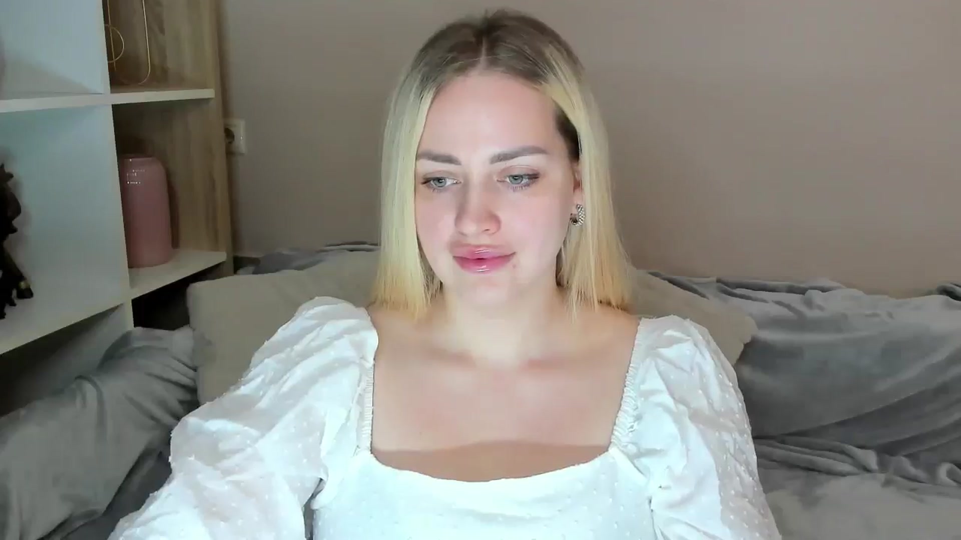 Gallery image thumbnail from Katy__Berry's myfreecams stream on, 05/14/2025, 13:45 image 6 of 20