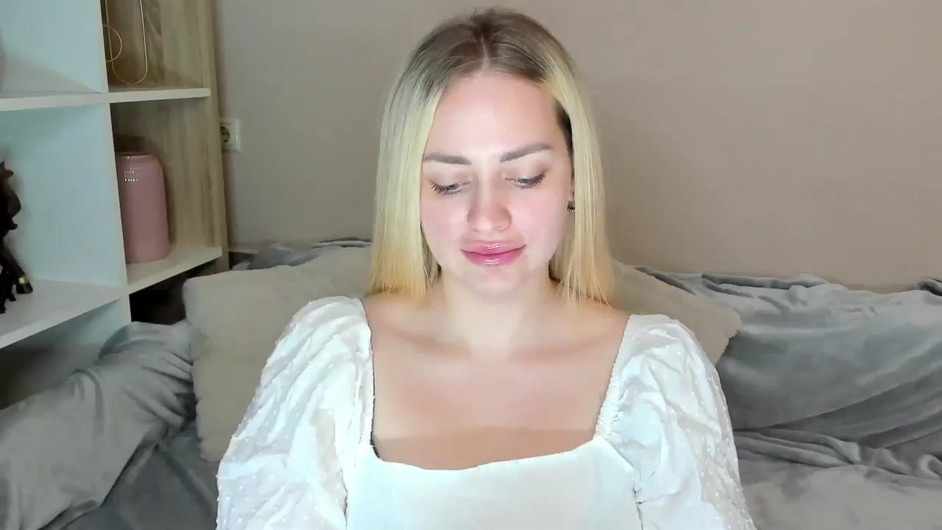 Gallery image thumbnail from Katy__Berry's myfreecams stream on, 05/14/2025, 13:45 image 5 of 20