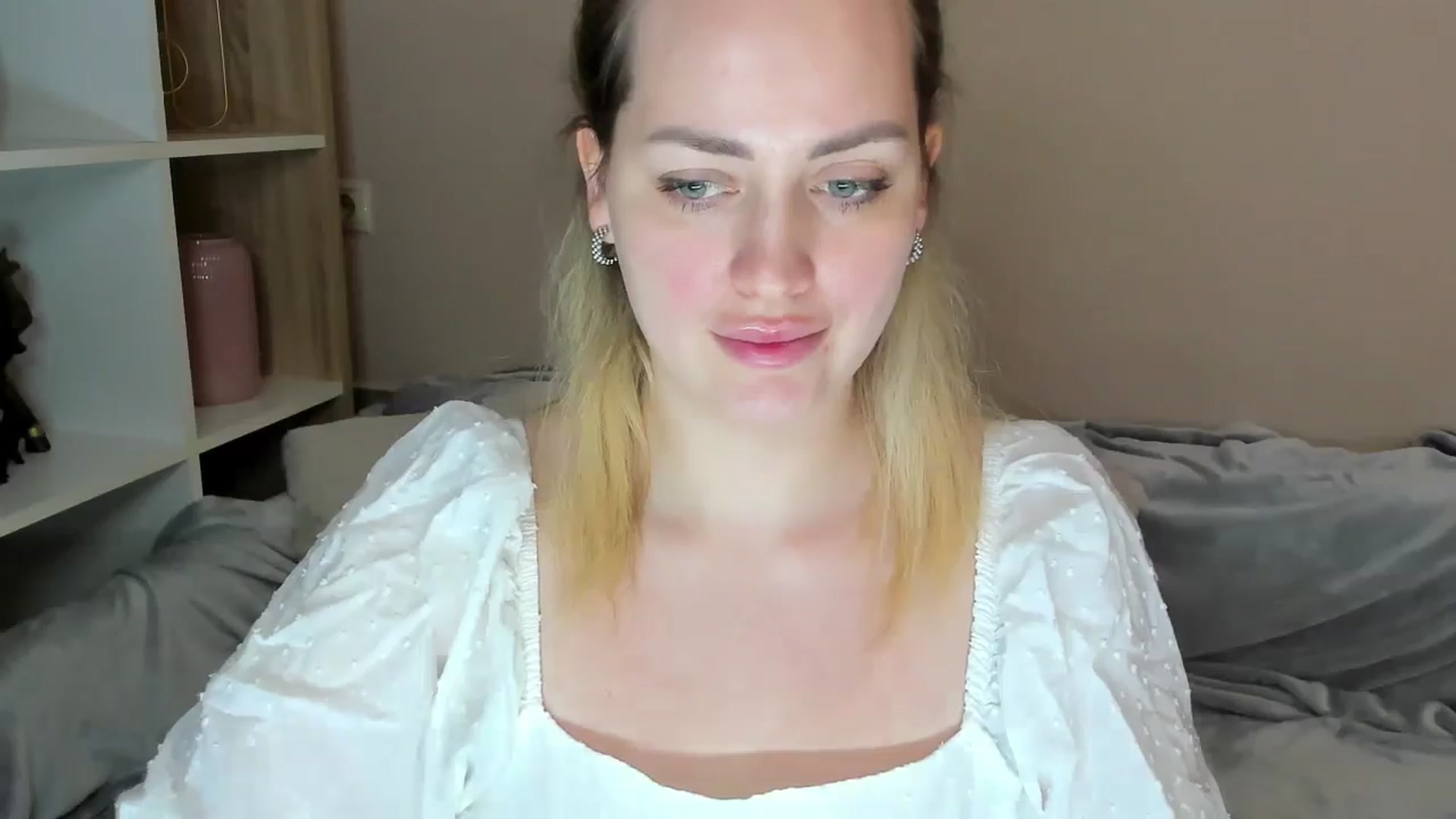 Gallery image thumbnail from Katy__Berry's myfreecams stream on, 05/14/2025, 14:27 image 16 of 20
