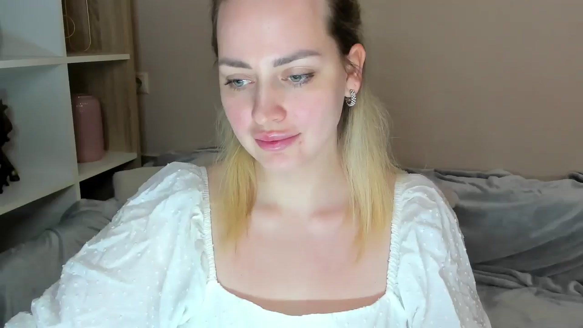 Gallery image thumbnail from Katy__Berry's myfreecams stream on, 05/14/2025, 14:27 image 12 of 20