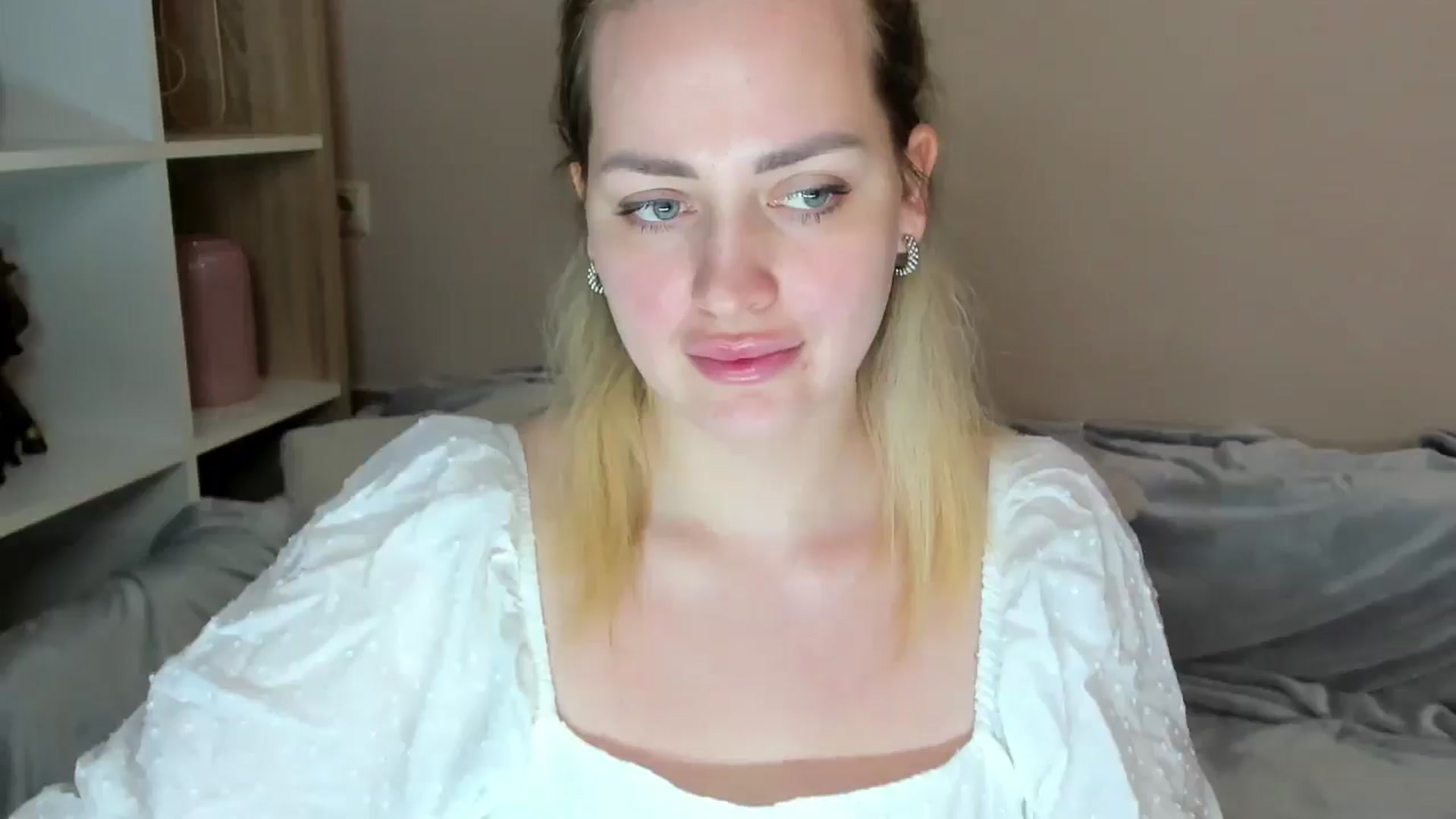 Gallery image thumbnail from Katy__Berry's myfreecams stream on, 05/14/2025, 14:27 image 10 of 20