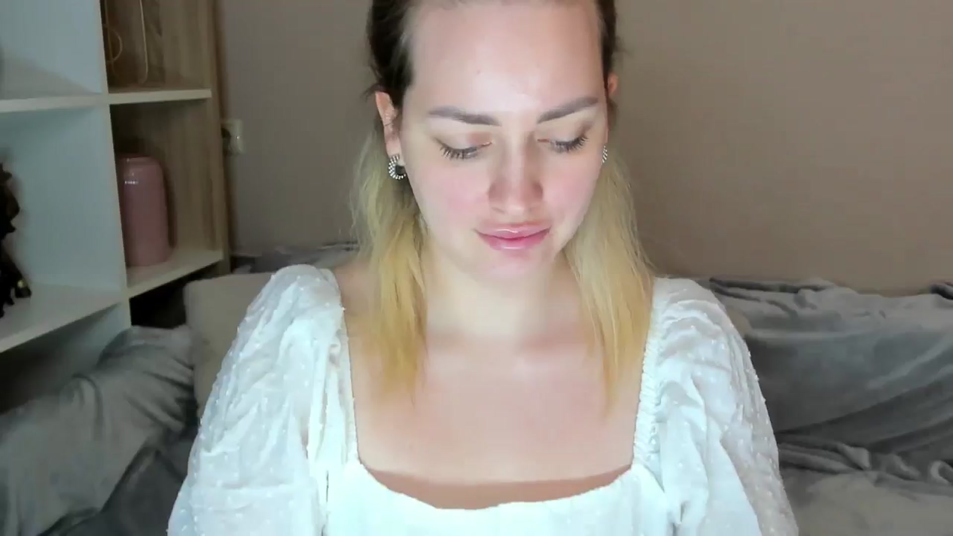 Gallery image thumbnail from Katy__Berry's myfreecams stream on, 05/14/2025, 14:27 image 2 of 20