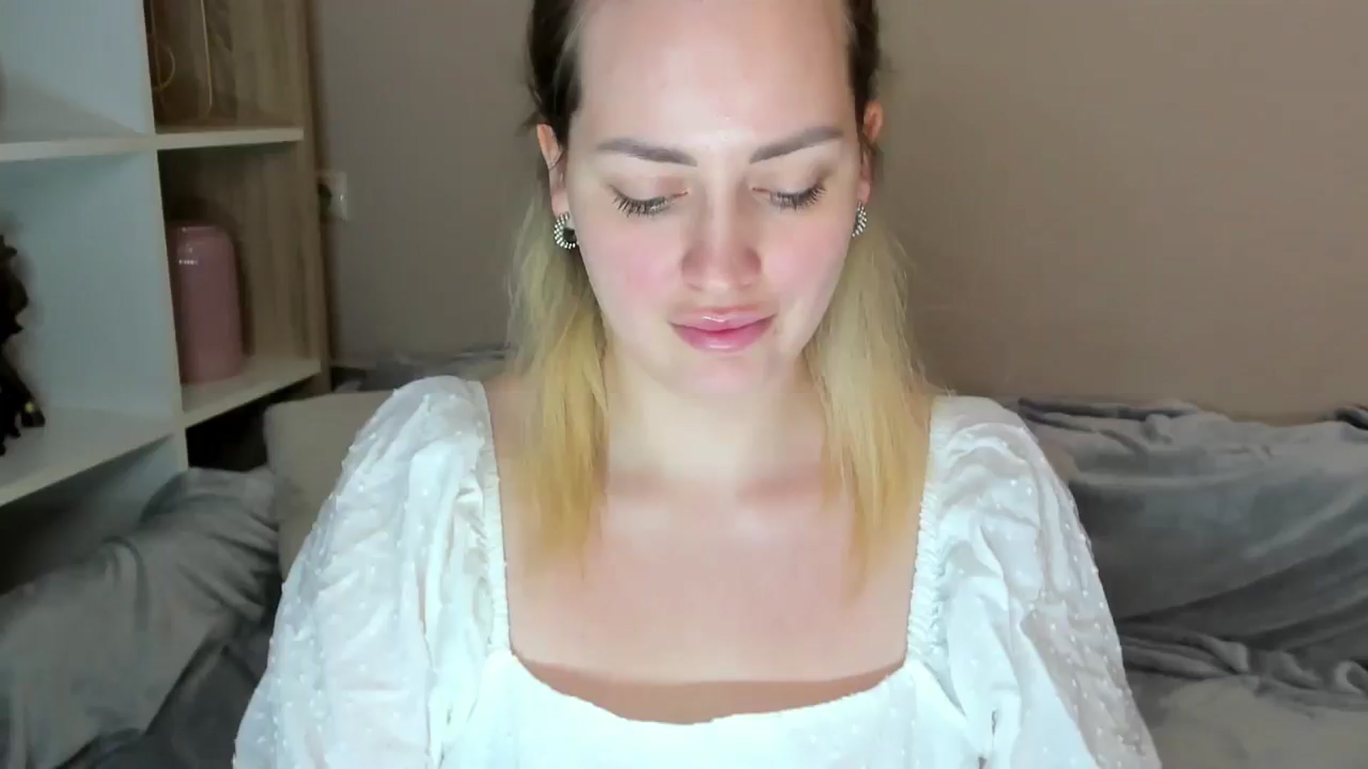 Gallery image thumbnail from Katy__Berry's myfreecams stream on, 05/14/2025, 14:27 image 6 of 20