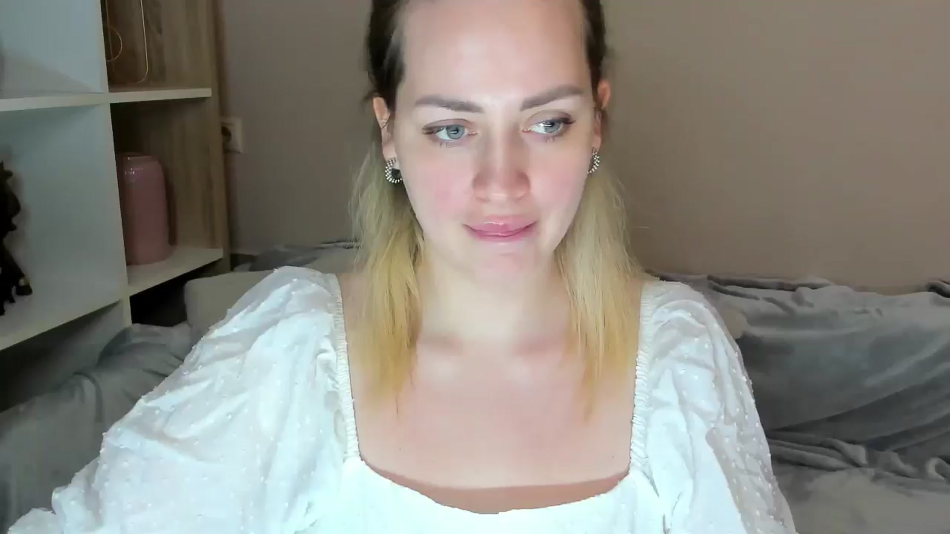 Gallery image thumbnail from Katy__Berry's myfreecams stream on, 05/14/2025, 14:27 image 13 of 20