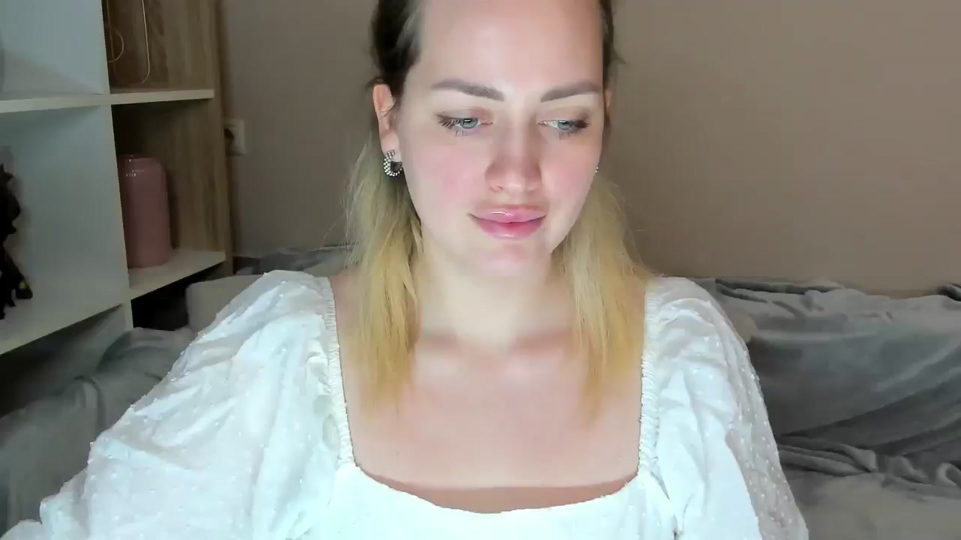 Gallery image thumbnail from Katy__Berry's myfreecams stream on, 05/14/2025, 14:27 image 9 of 20