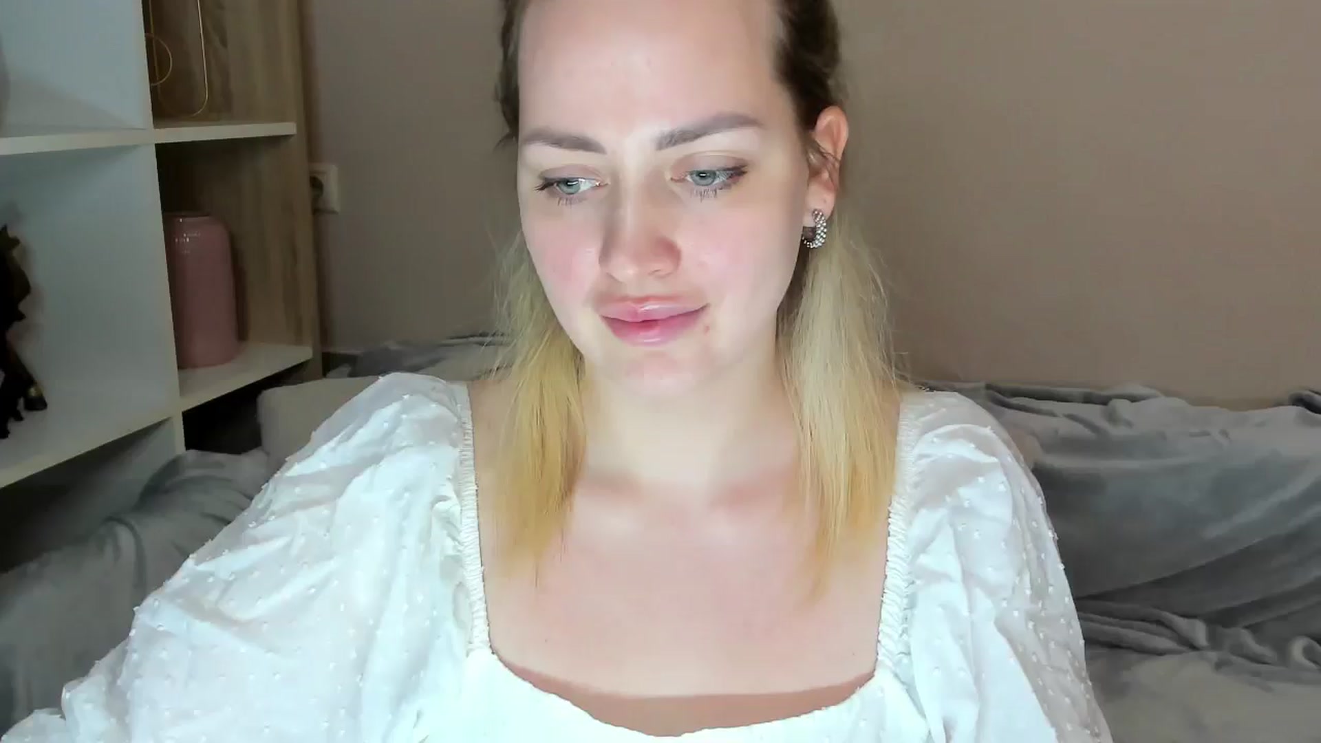 Gallery image thumbnail from Katy__Berry's myfreecams stream on, 05/14/2025, 14:27 image 17 of 20