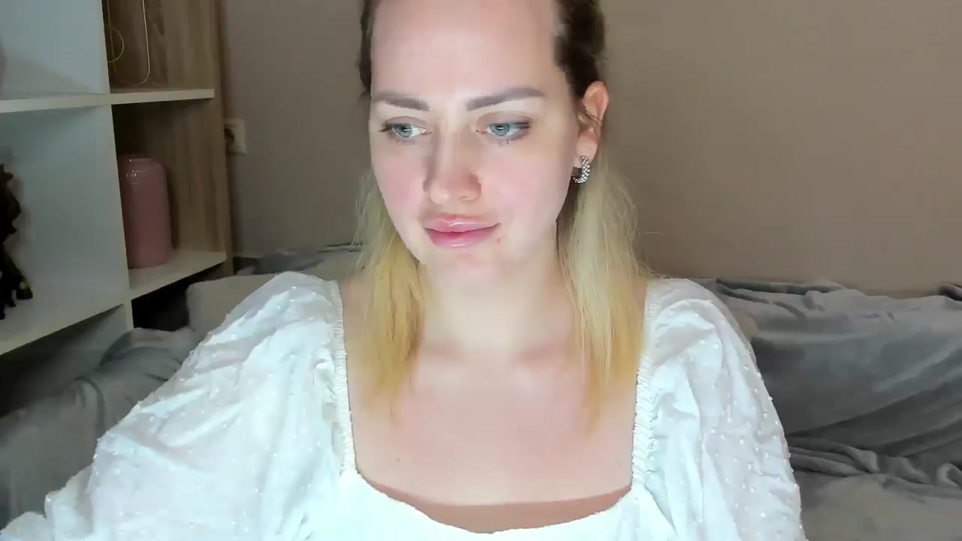 Gallery image thumbnail from Katy__Berry's myfreecams stream on, 05/14/2025, 14:27 image 14 of 20