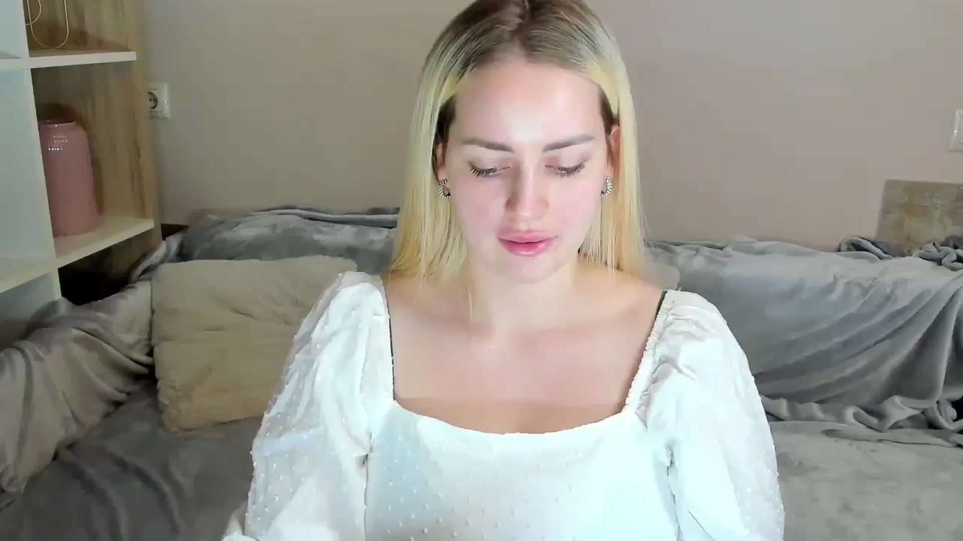 Gallery image thumbnail from Katy__Berry's myfreecams stream on, 05/14/2025, 15:41 image 18 of 20