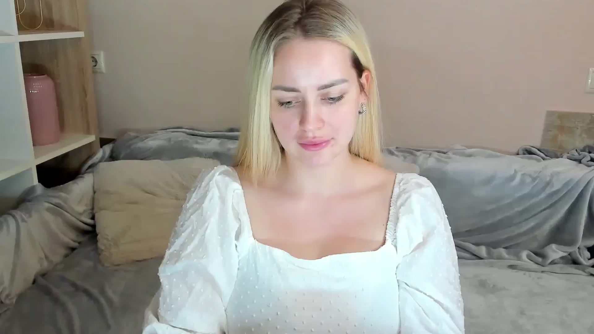 Gallery image thumbnail from Katy__Berry's myfreecams stream on, 05/14/2025, 15:41 image 10 of 20