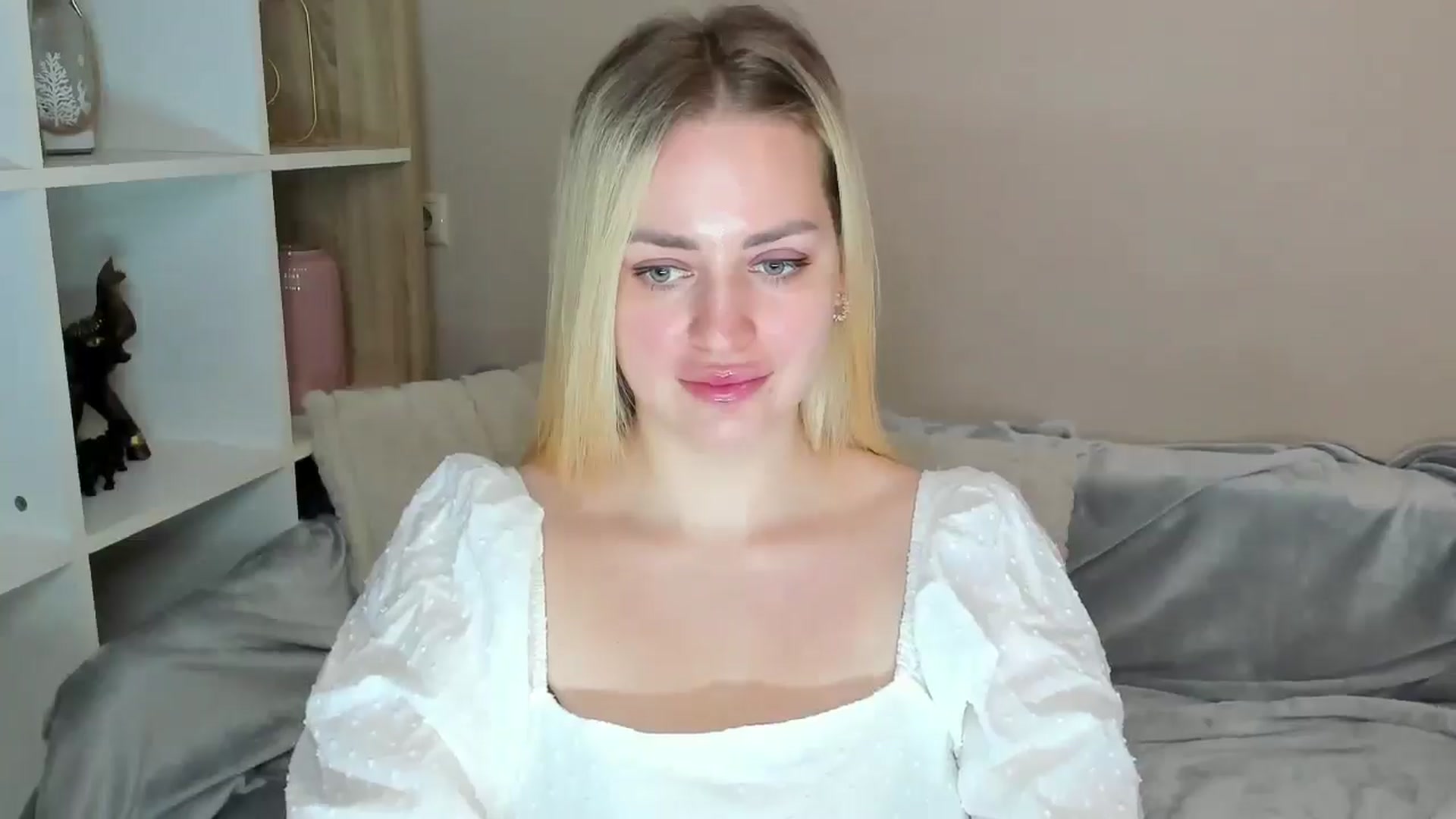 Gallery image thumbnail from Katy__Berry's myfreecams stream on, 05/15/2025, 12:48 image 17 of 20