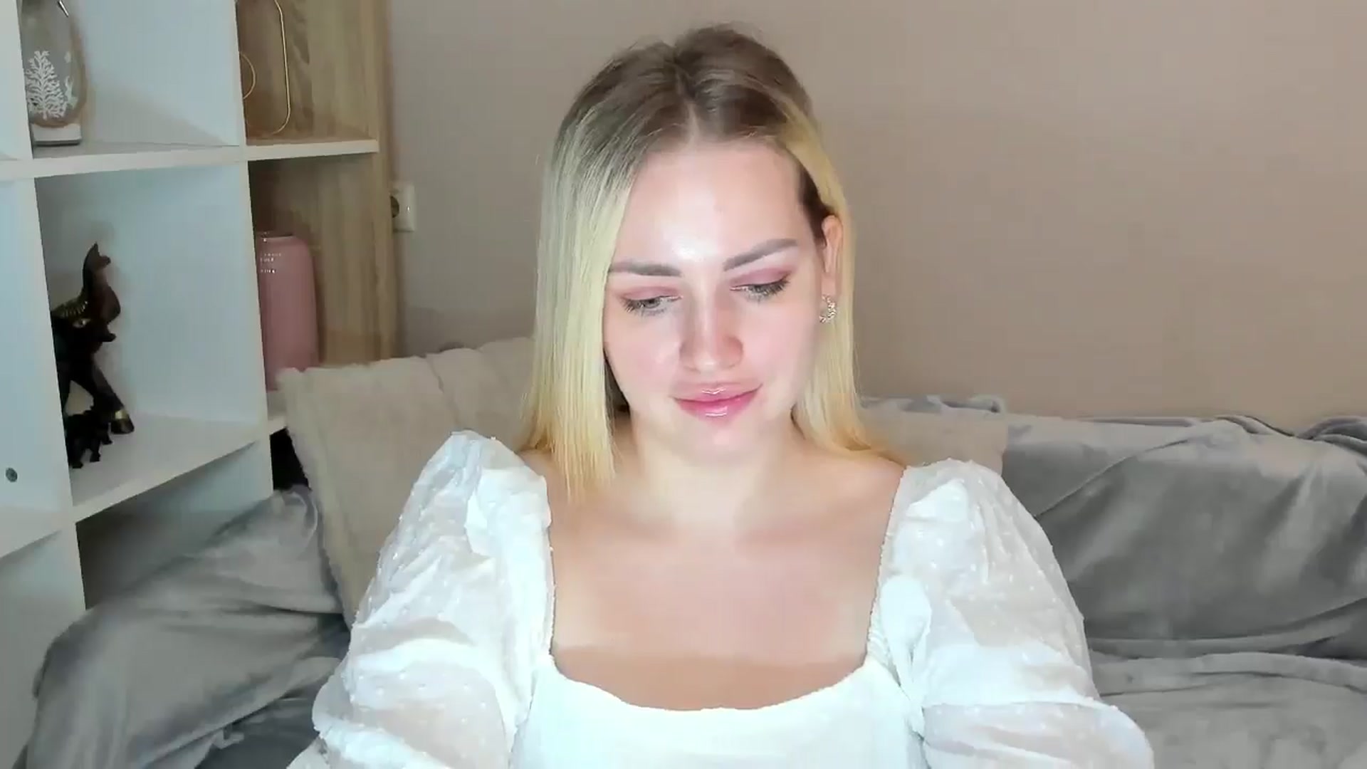 Gallery image thumbnail from Katy__Berry's myfreecams stream on, 05/15/2025, 12:48 image 4 of 20