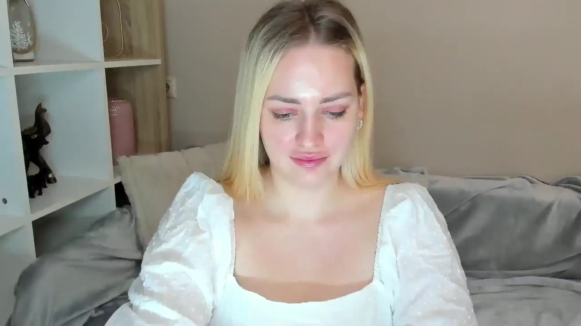 Gallery image thumbnail from Katy__Berry's myfreecams stream on, 05/15/2025, 12:48 image 6 of 20
