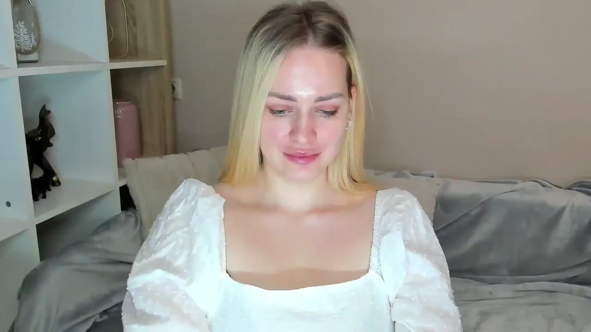 Gallery image thumbnail from Katy__Berry's myfreecams stream on, 05/15/2025, 12:48 image 14 of 20