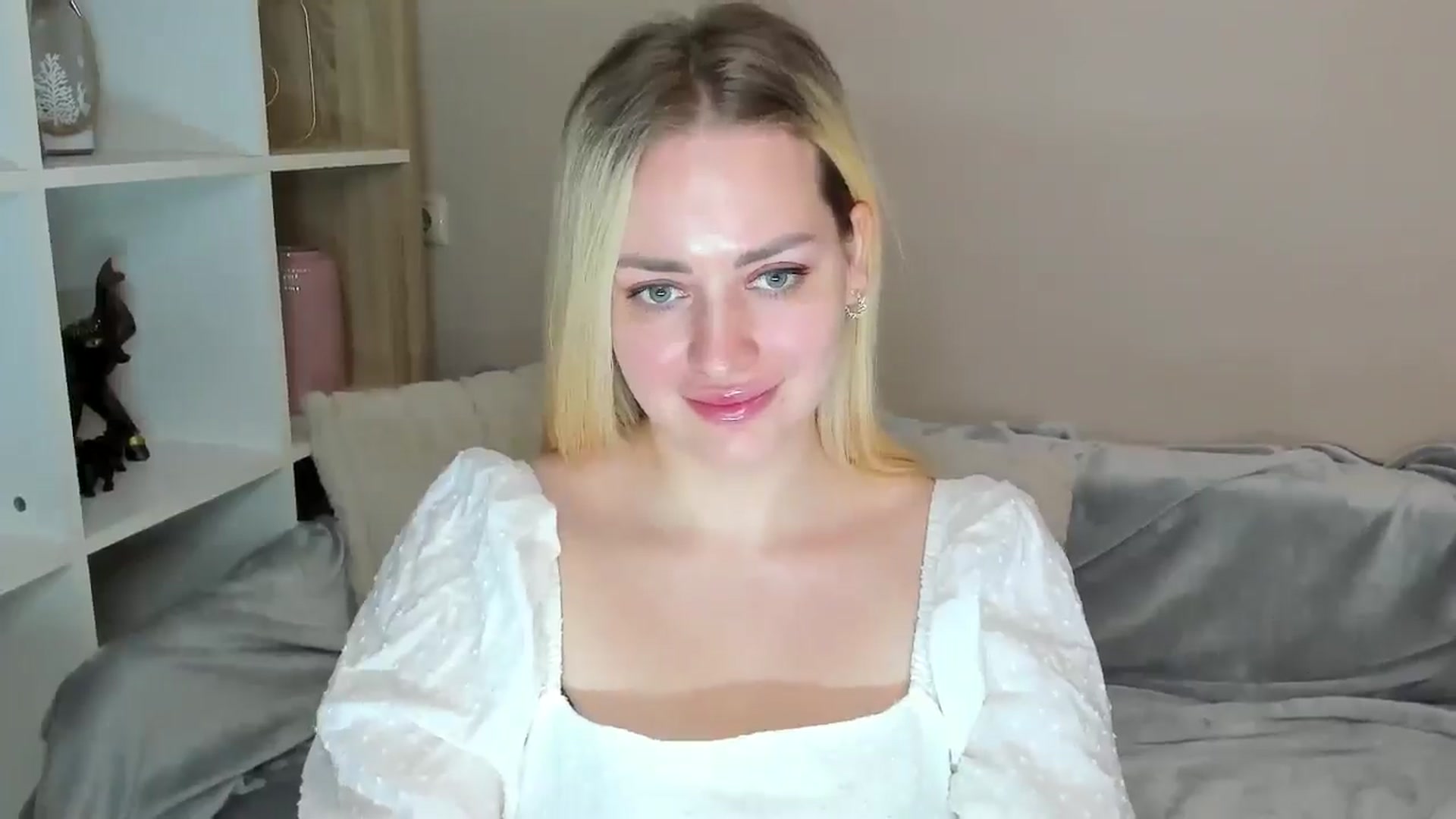 Gallery image thumbnail from Katy__Berry's myfreecams stream on, 05/15/2025, 12:48 image 12 of 20