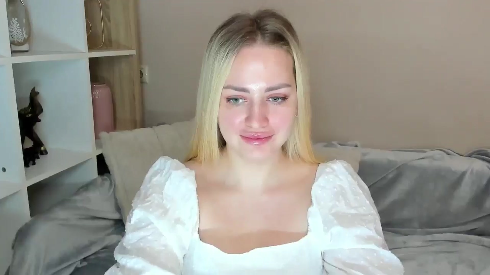 Gallery image thumbnail from Katy__Berry's myfreecams stream on, 05/15/2025, 12:48 image 2 of 20