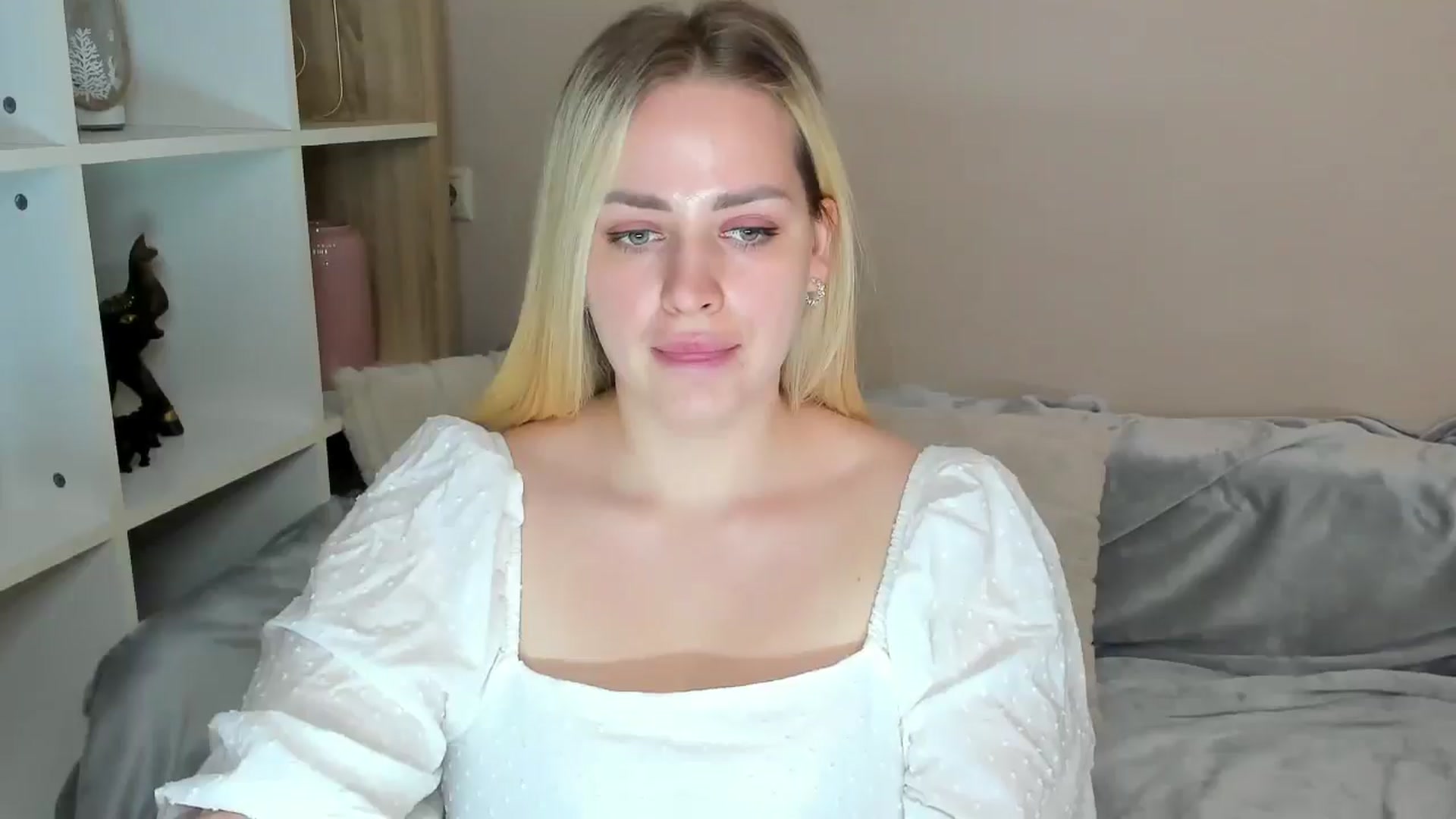 Gallery image thumbnail from Katy__Berry's myfreecams stream on, 05/15/2025, 14:07 image 17 of 20